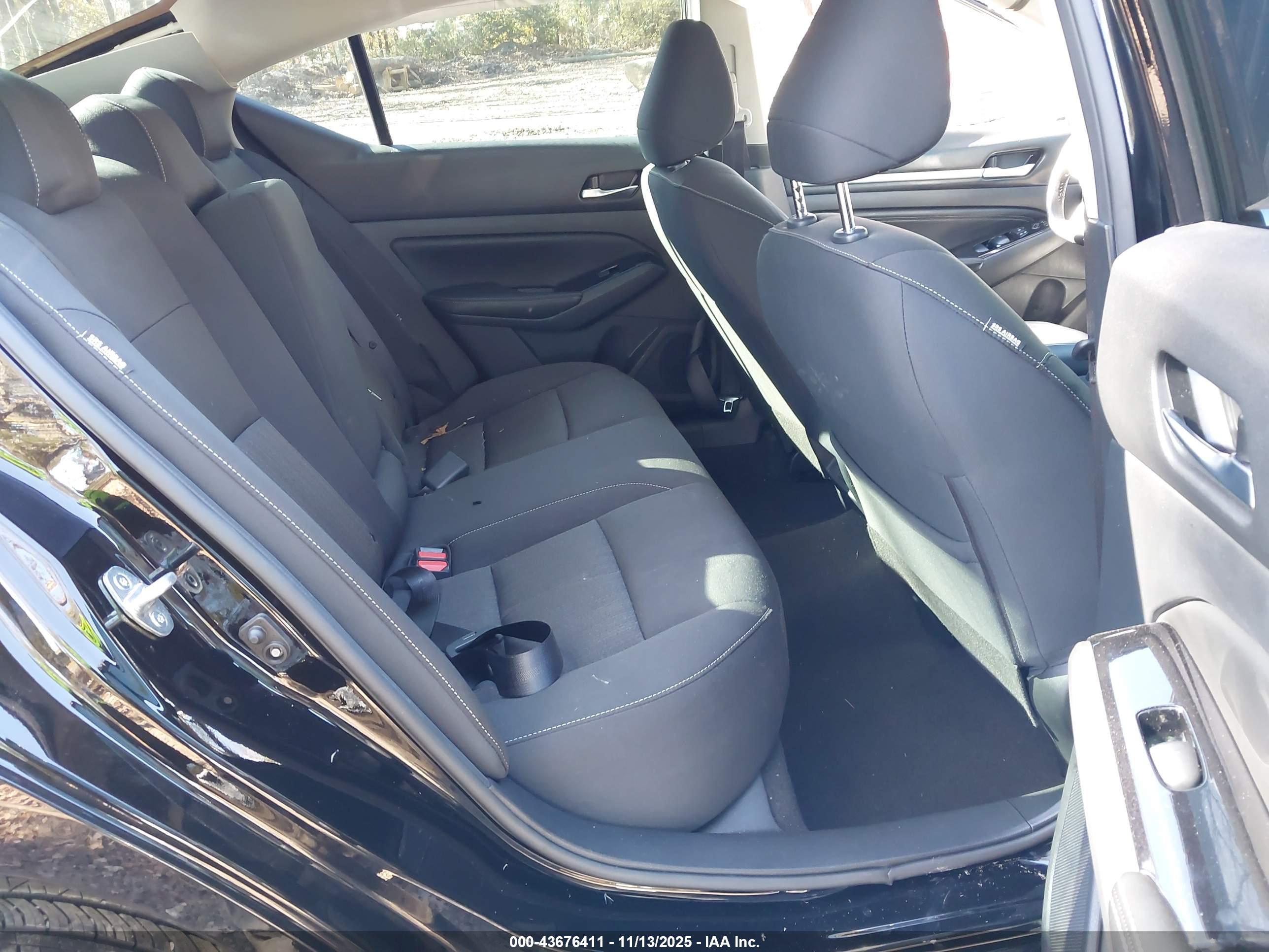 NISSAN ALTIMA image 8