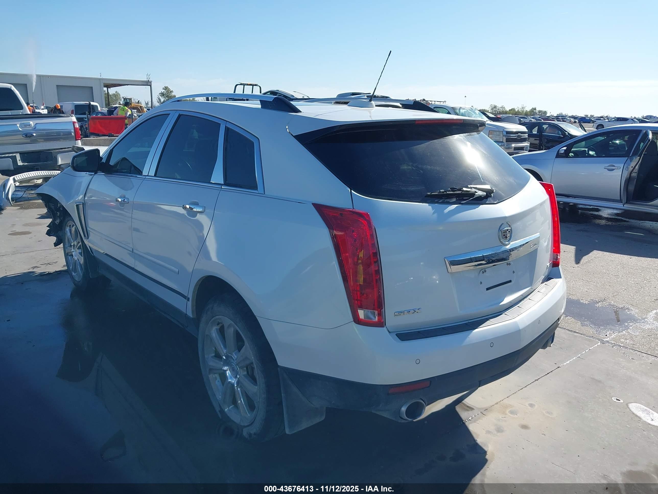 CADILLAC SRX image 3
