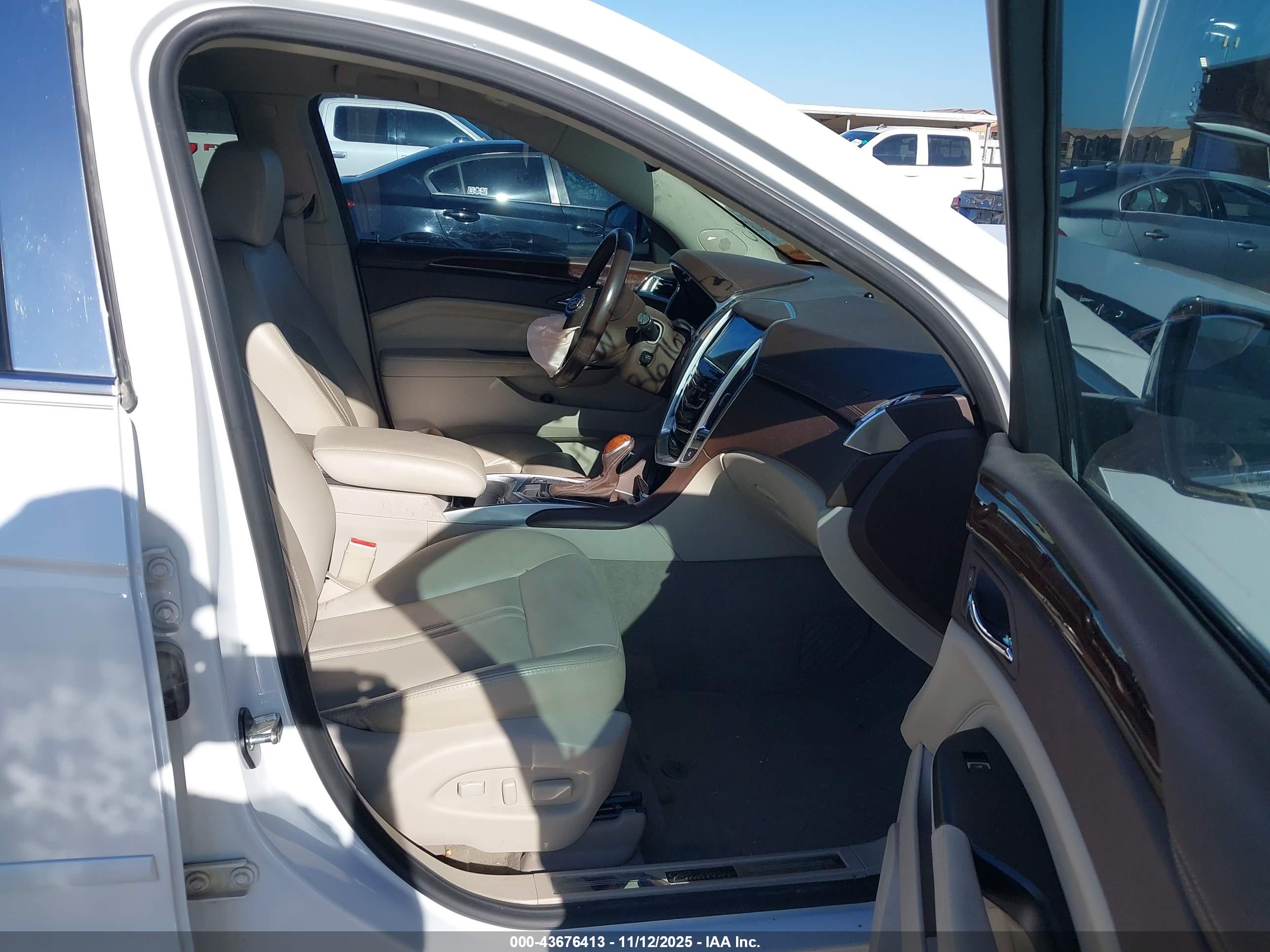 CADILLAC SRX image 5