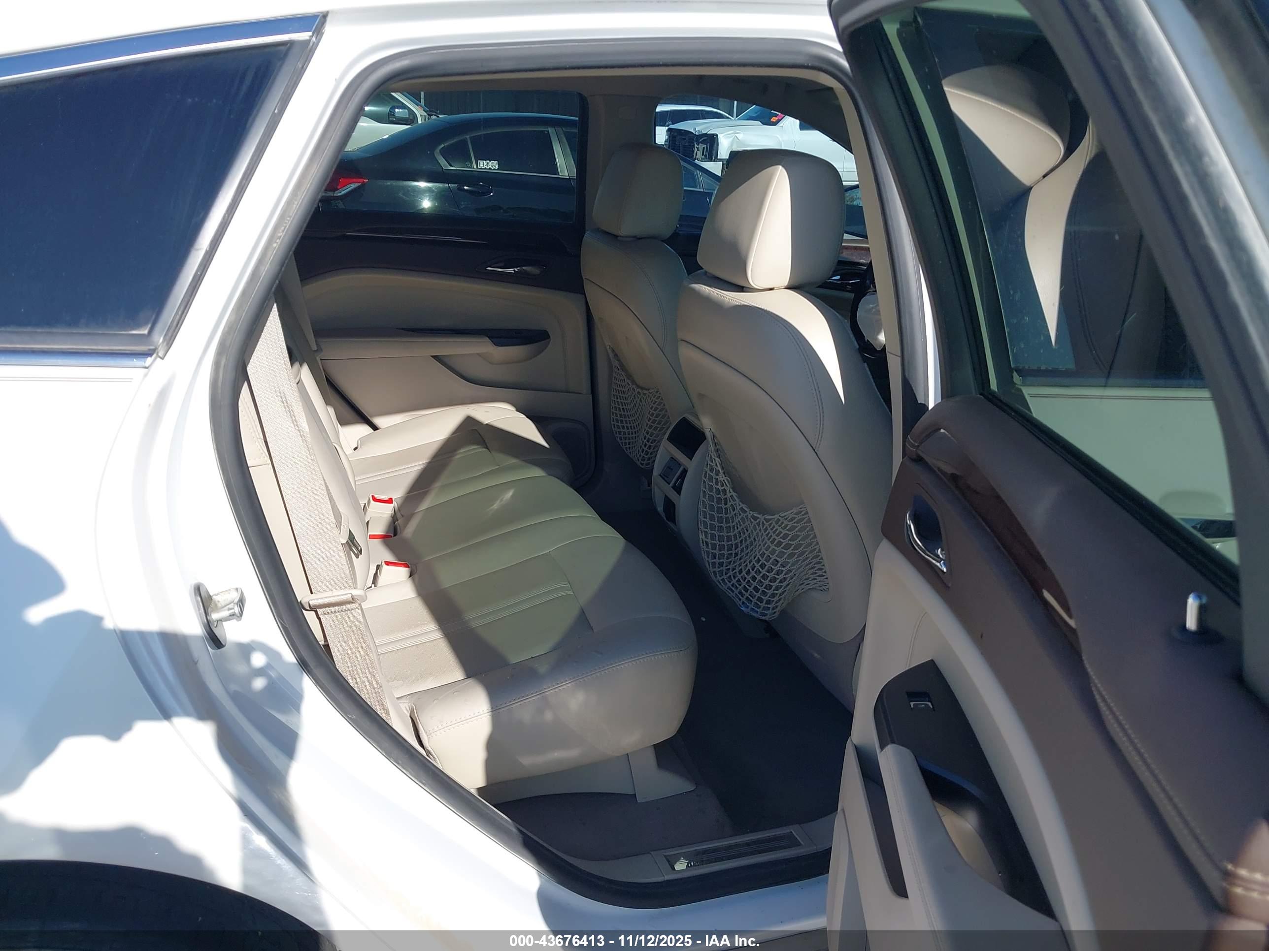 CADILLAC SRX image 8