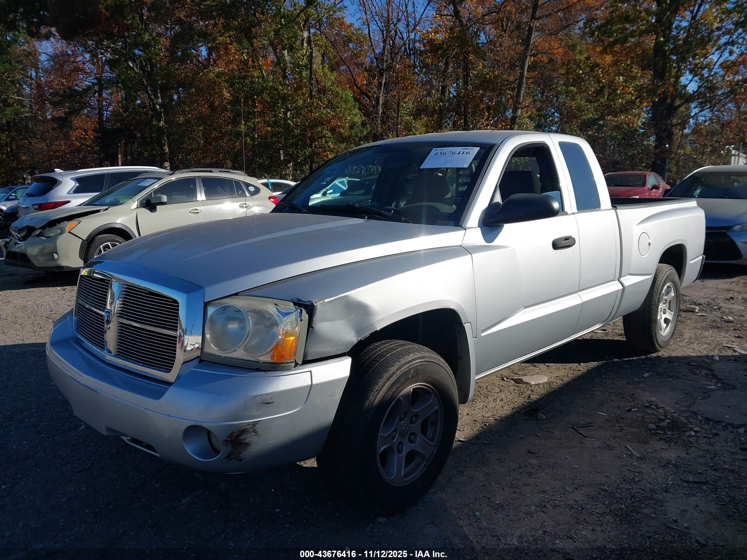 DODGE DAKOTA image 2