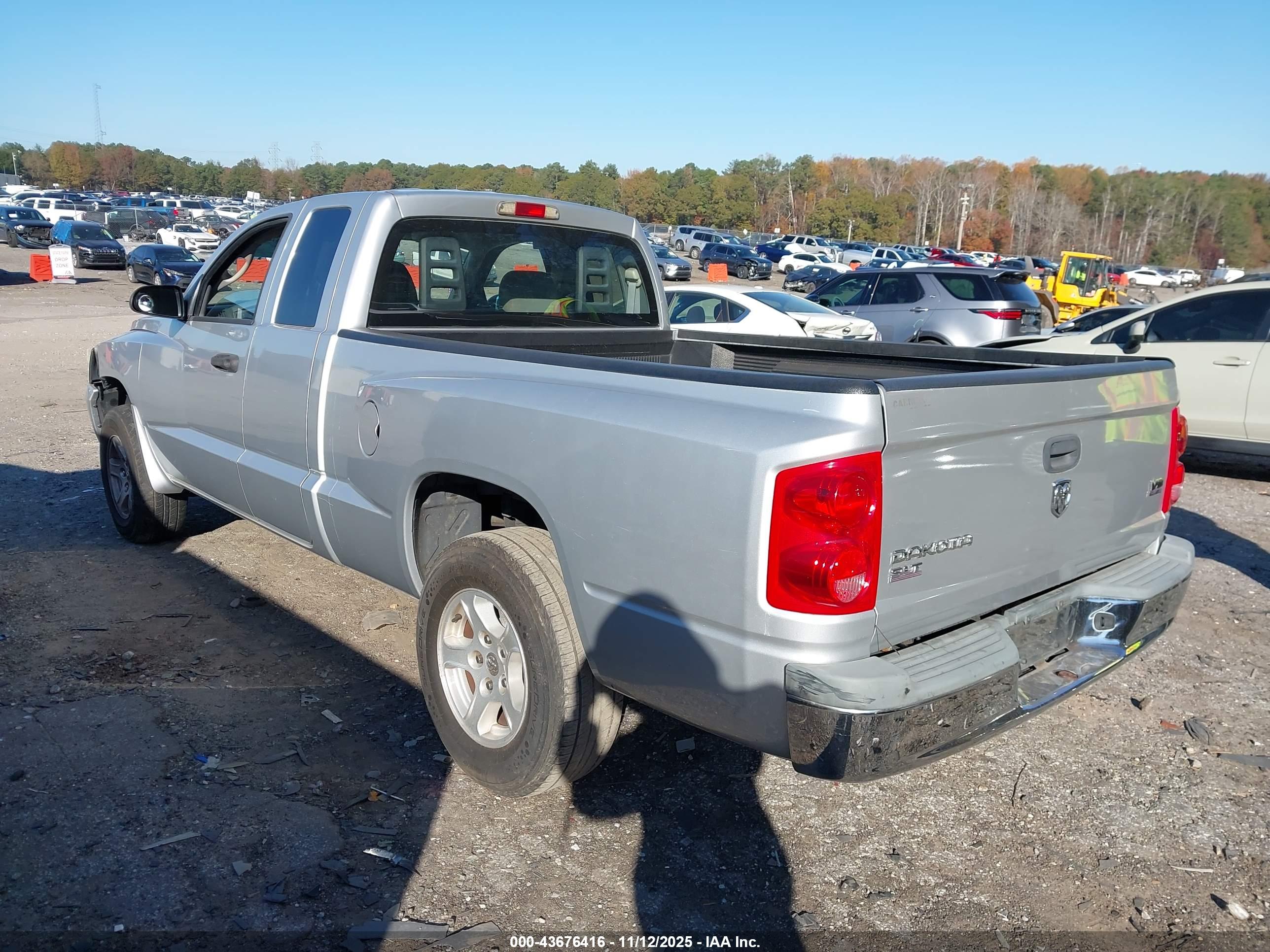 DODGE DAKOTA image 3