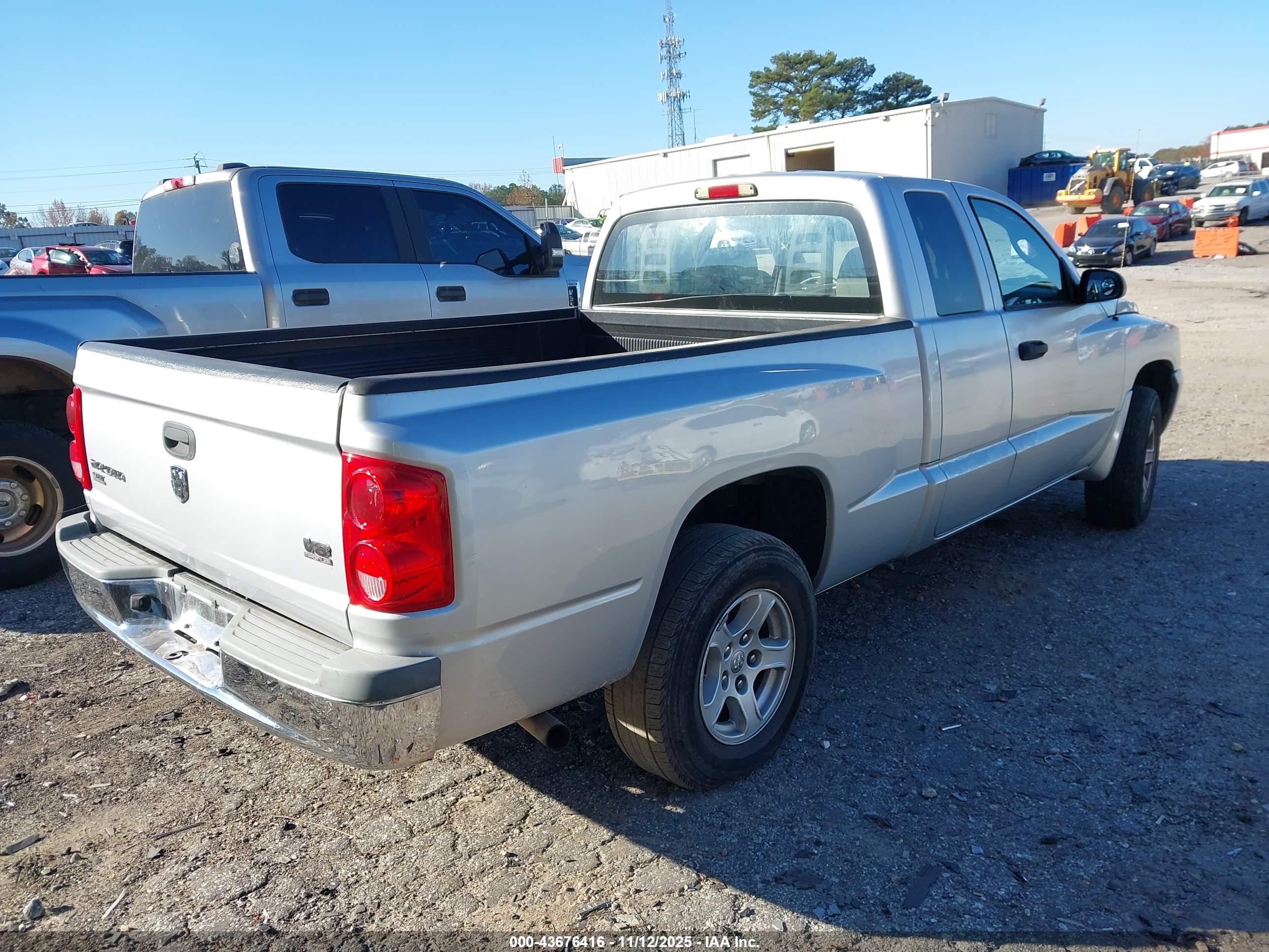 DODGE DAKOTA image 4