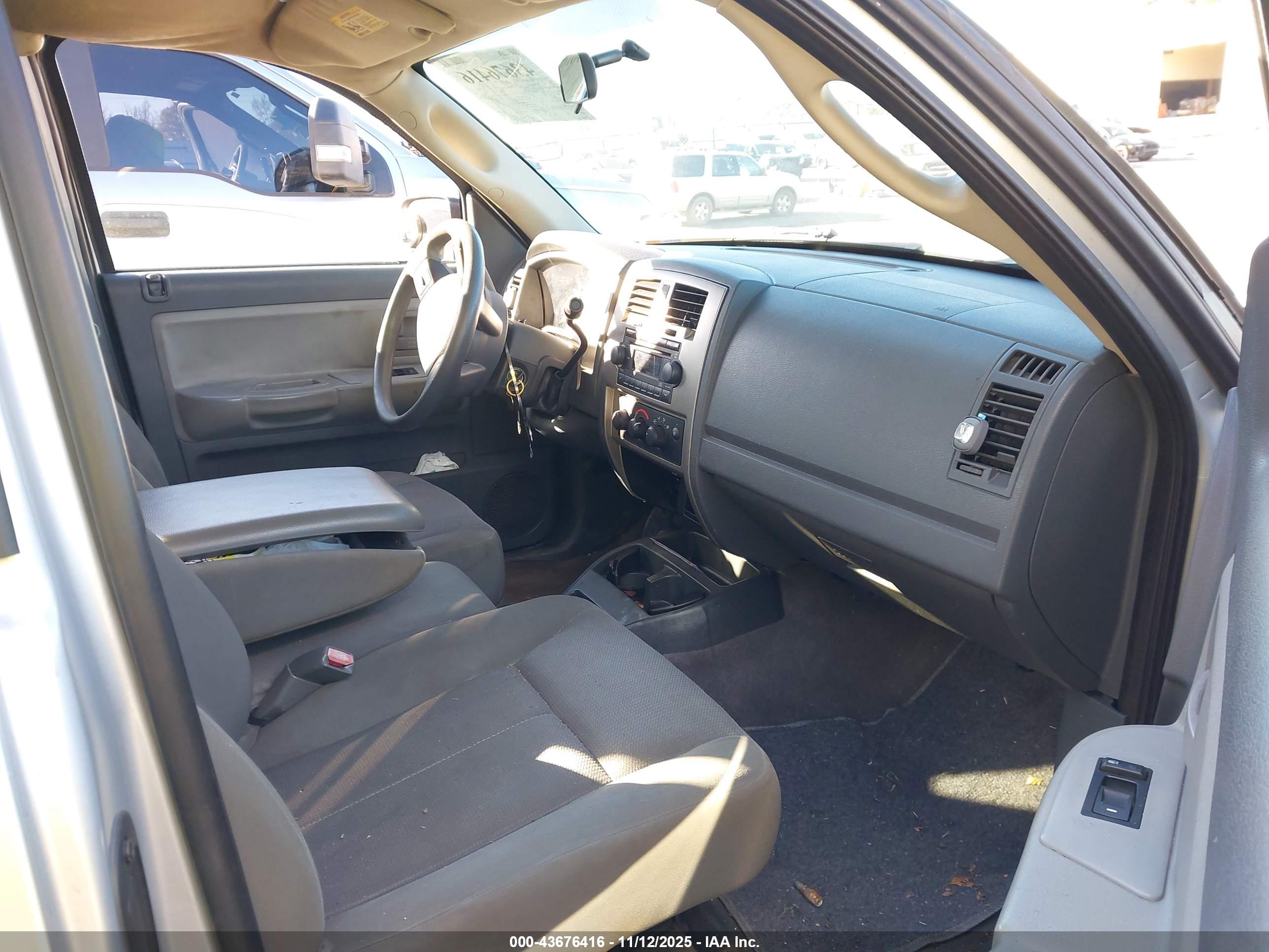 DODGE DAKOTA image 5