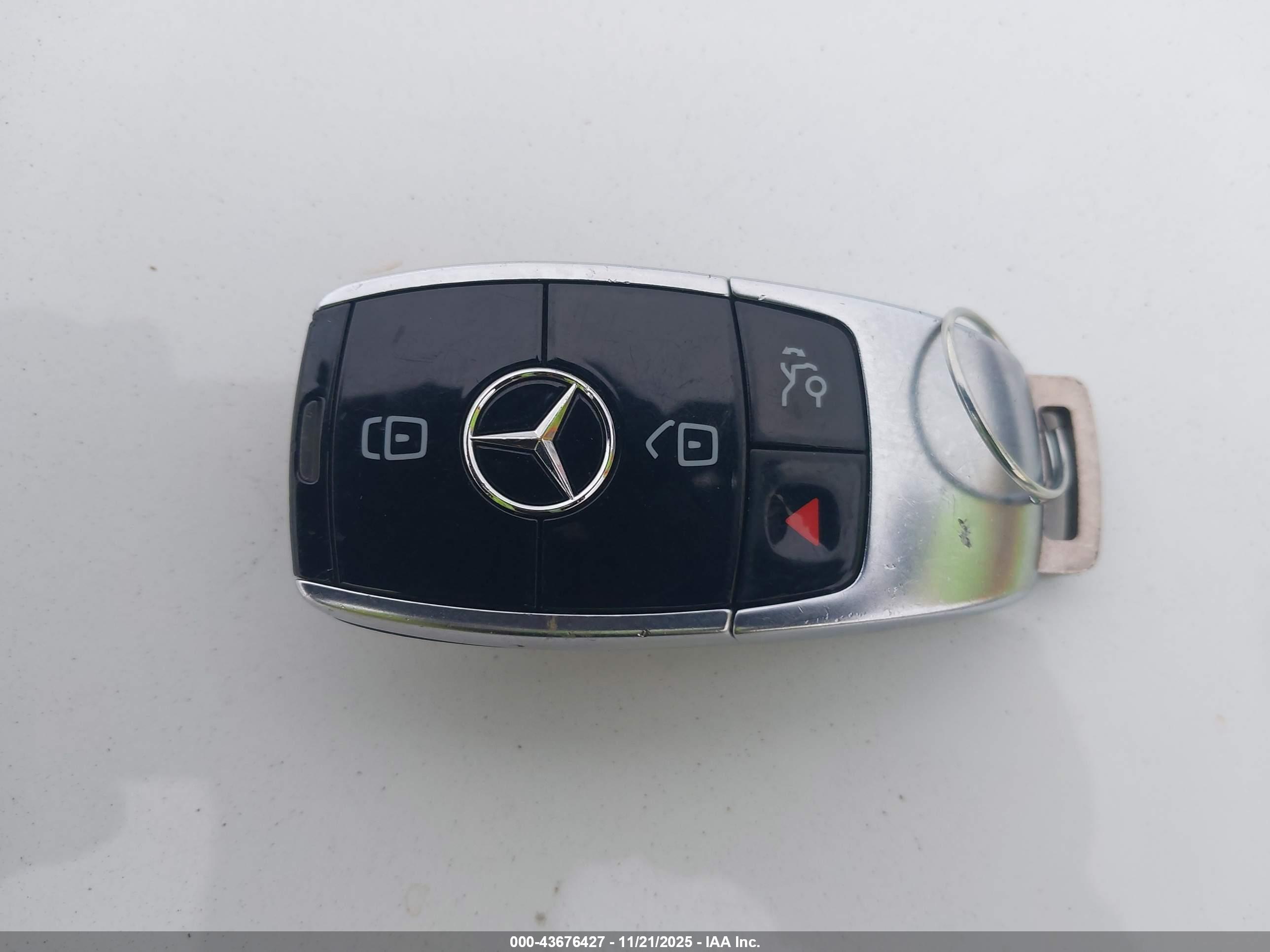 MERCEDES-BENZ E image 11