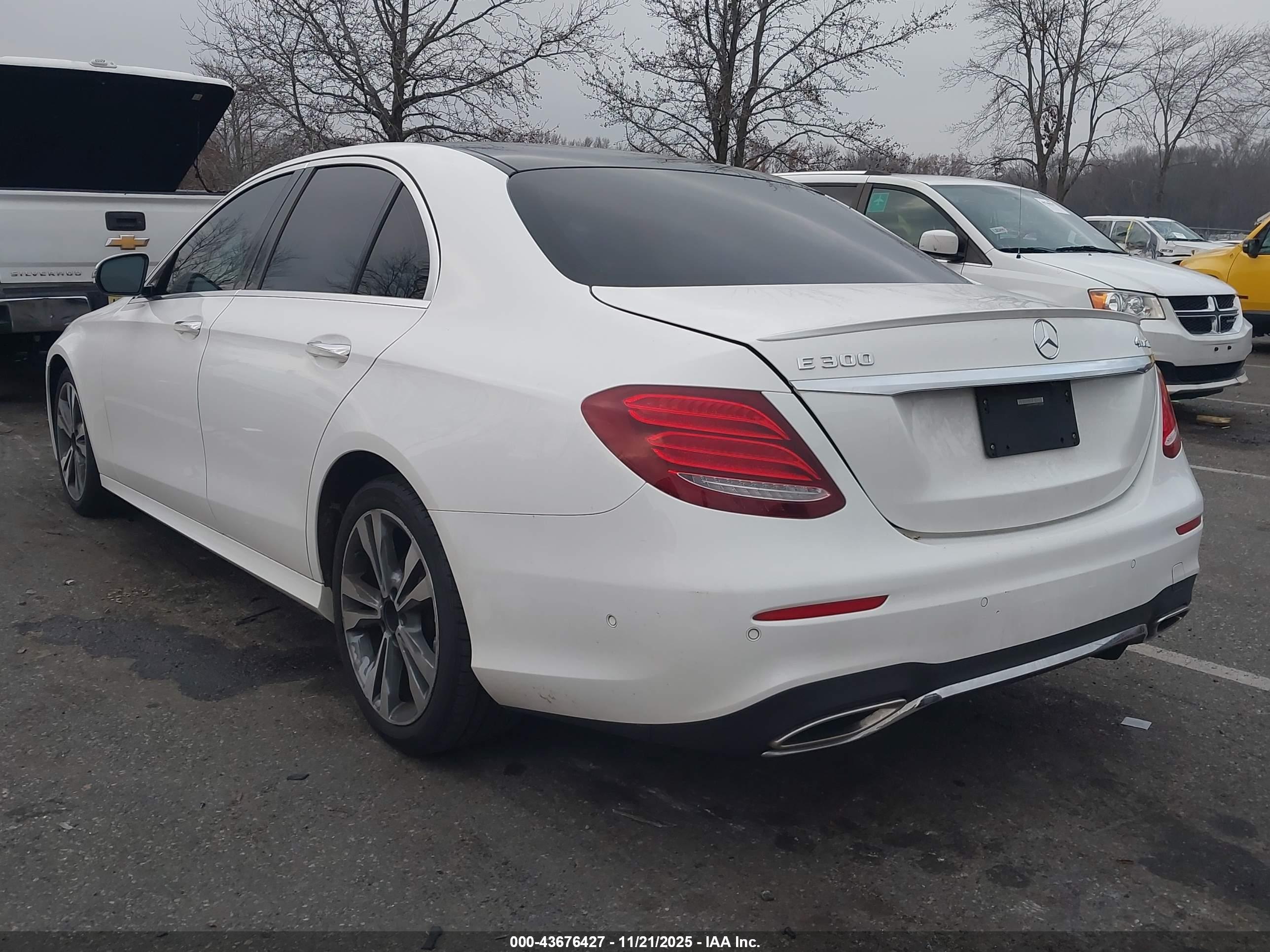 MERCEDES-BENZ E image 3