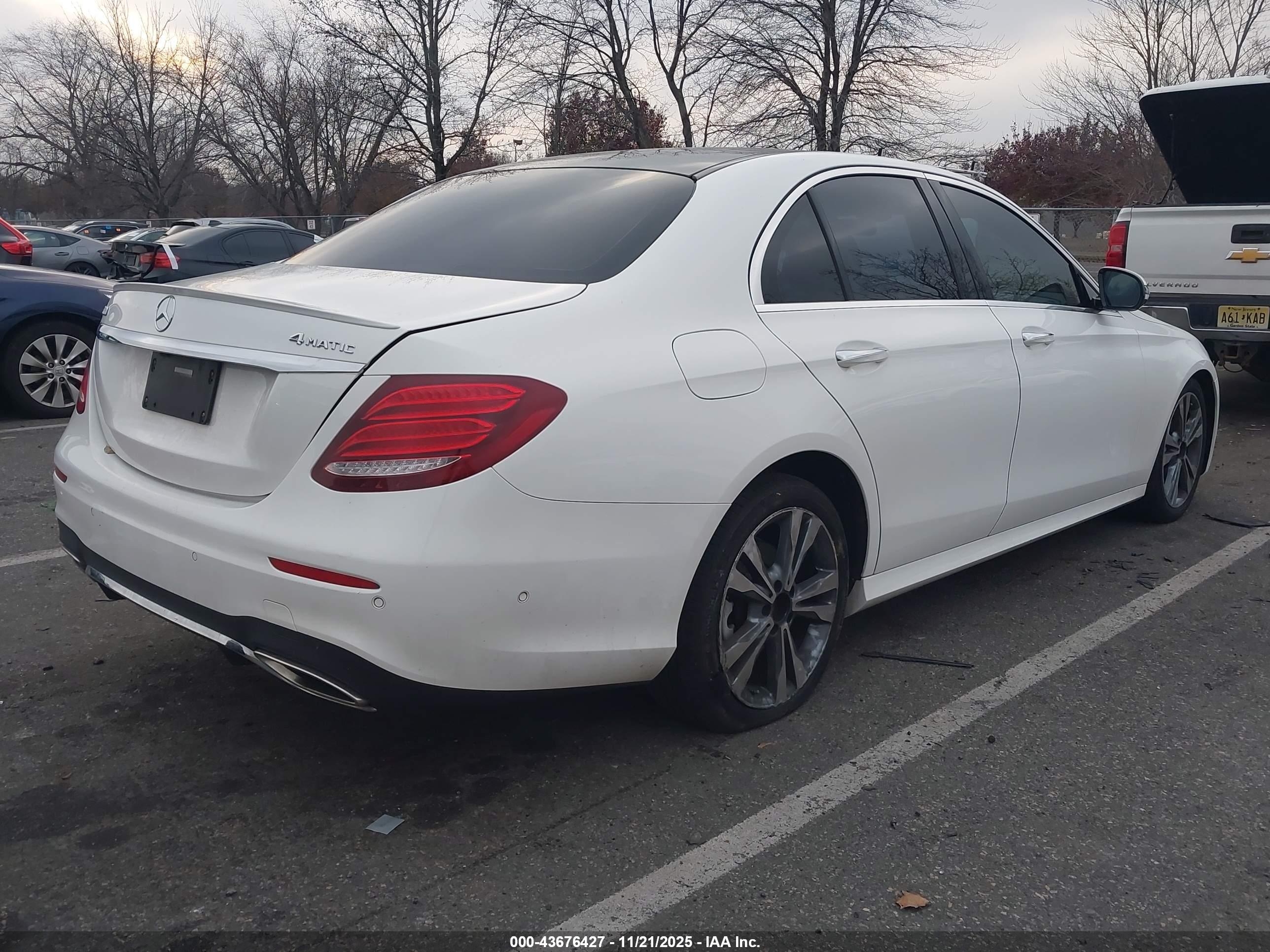 MERCEDES-BENZ E image 4