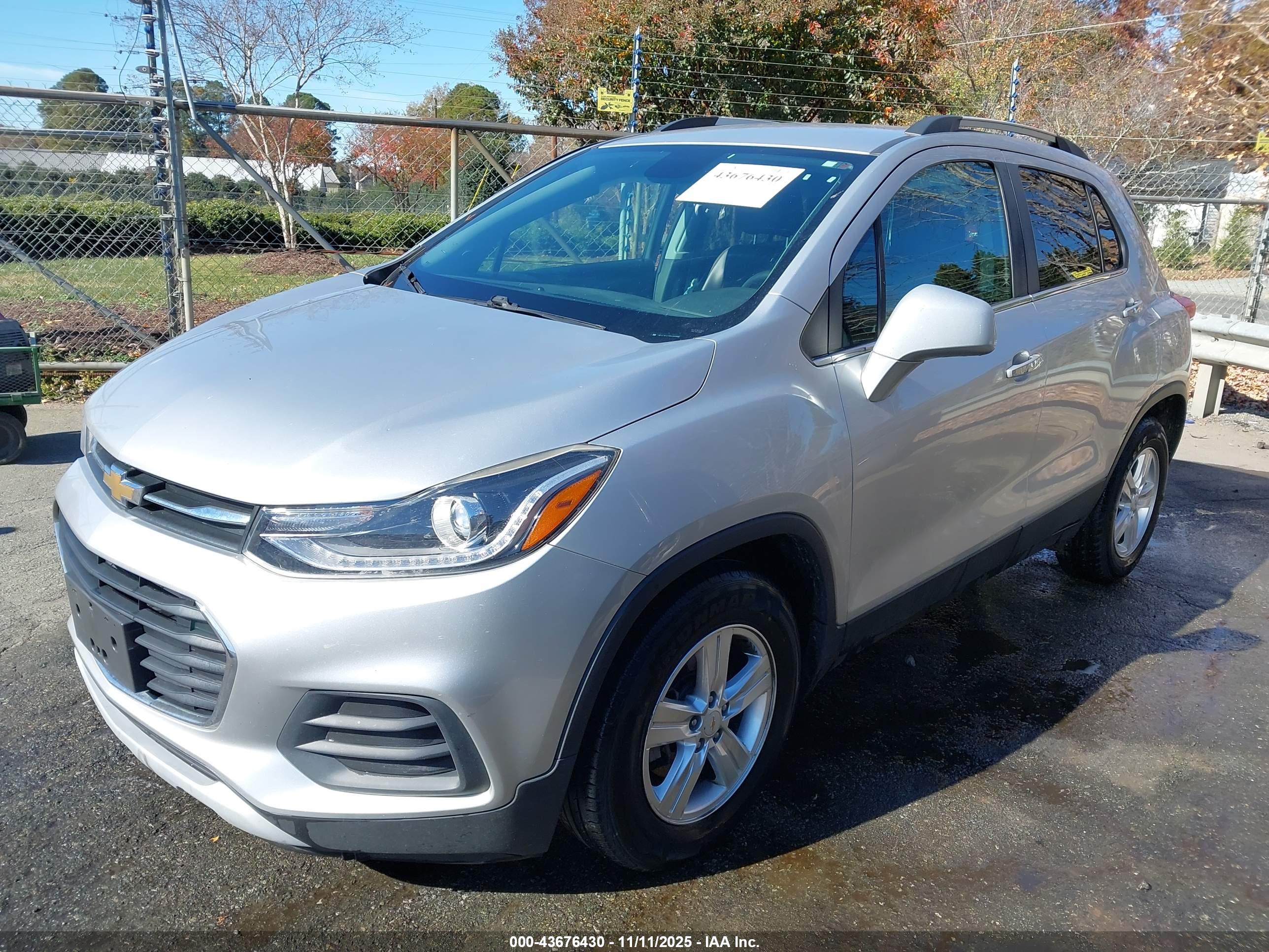 CHEVROLET TRAX image 2