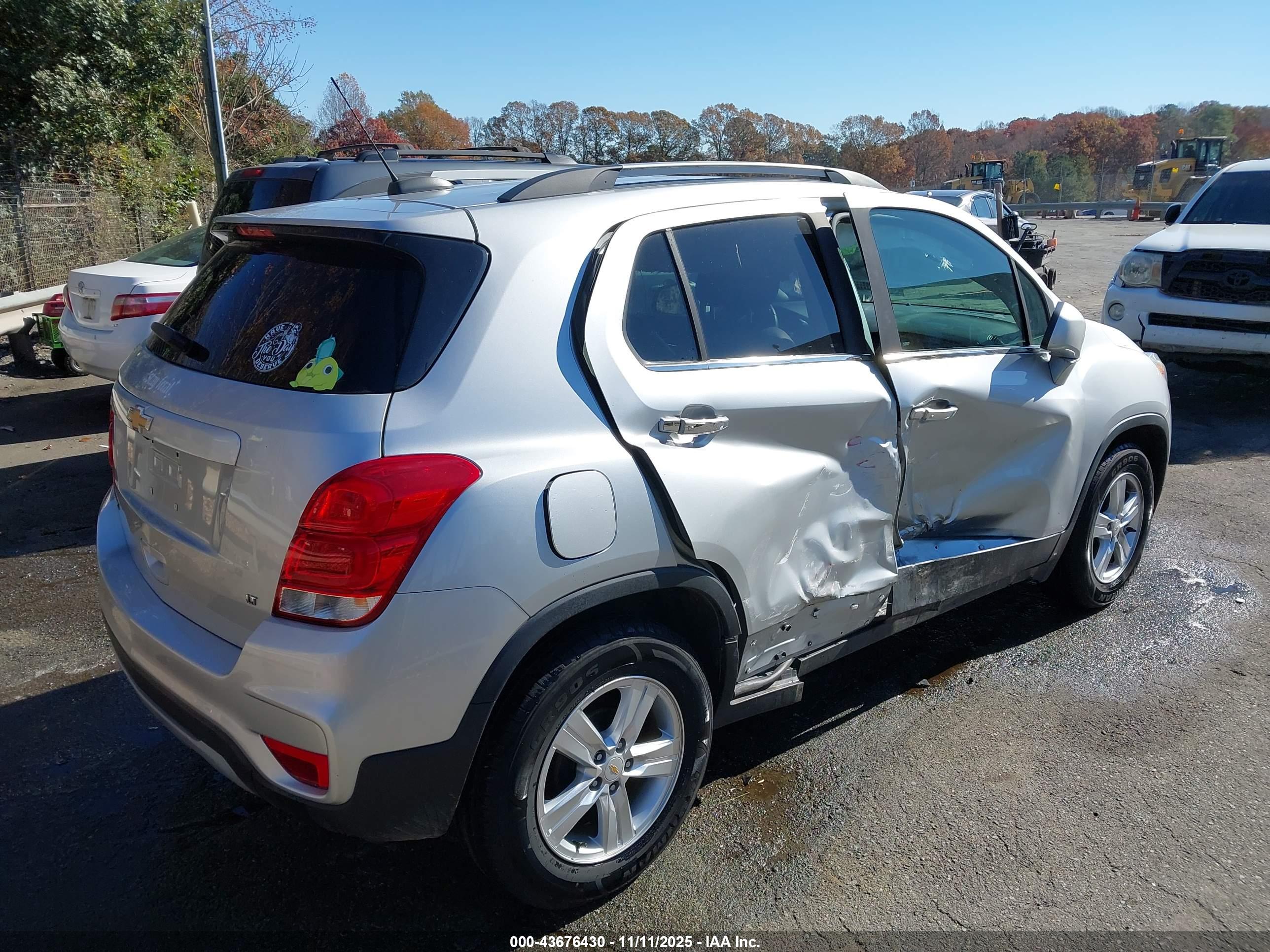 CHEVROLET TRAX image 4