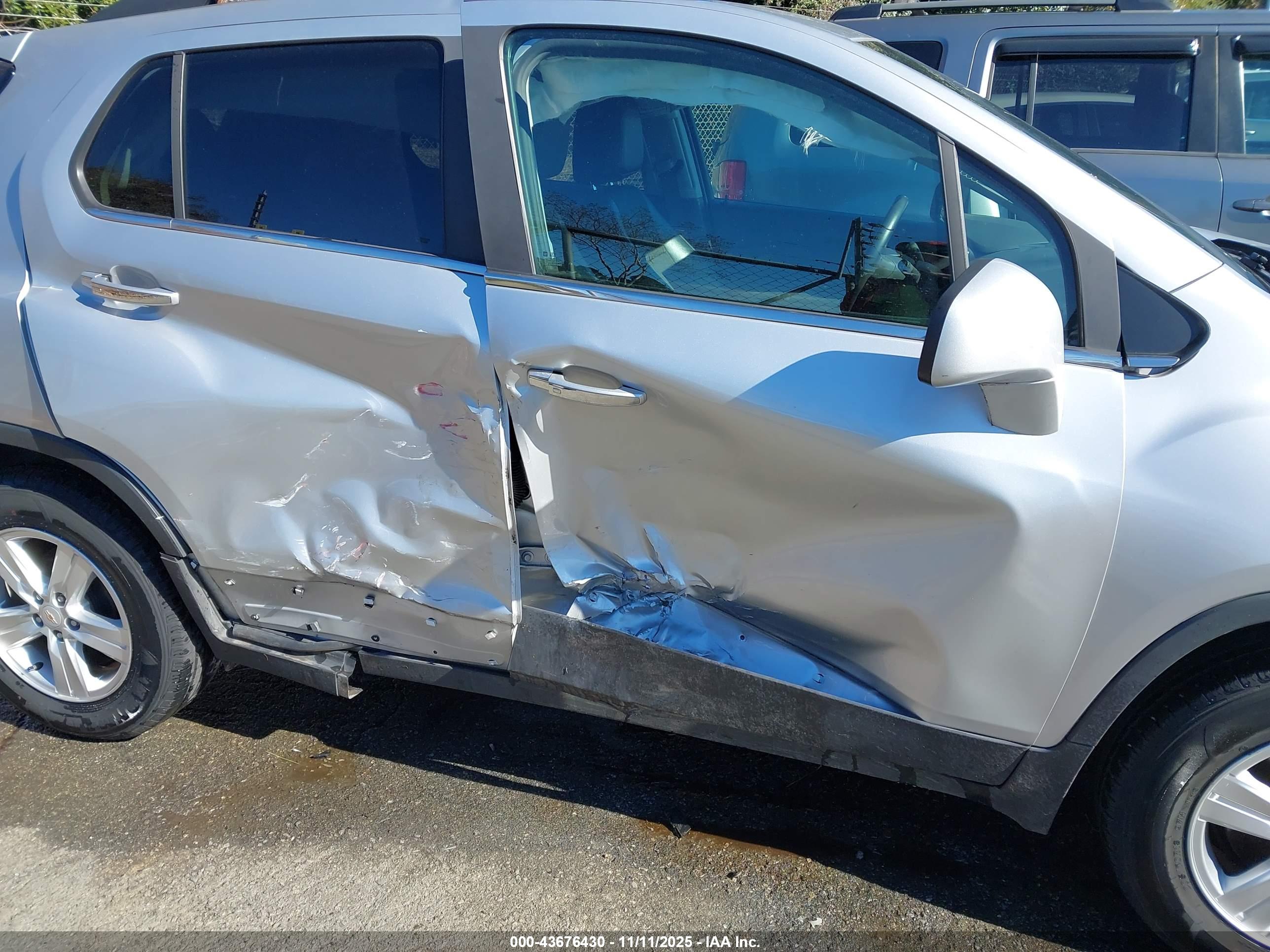 CHEVROLET TRAX image 6