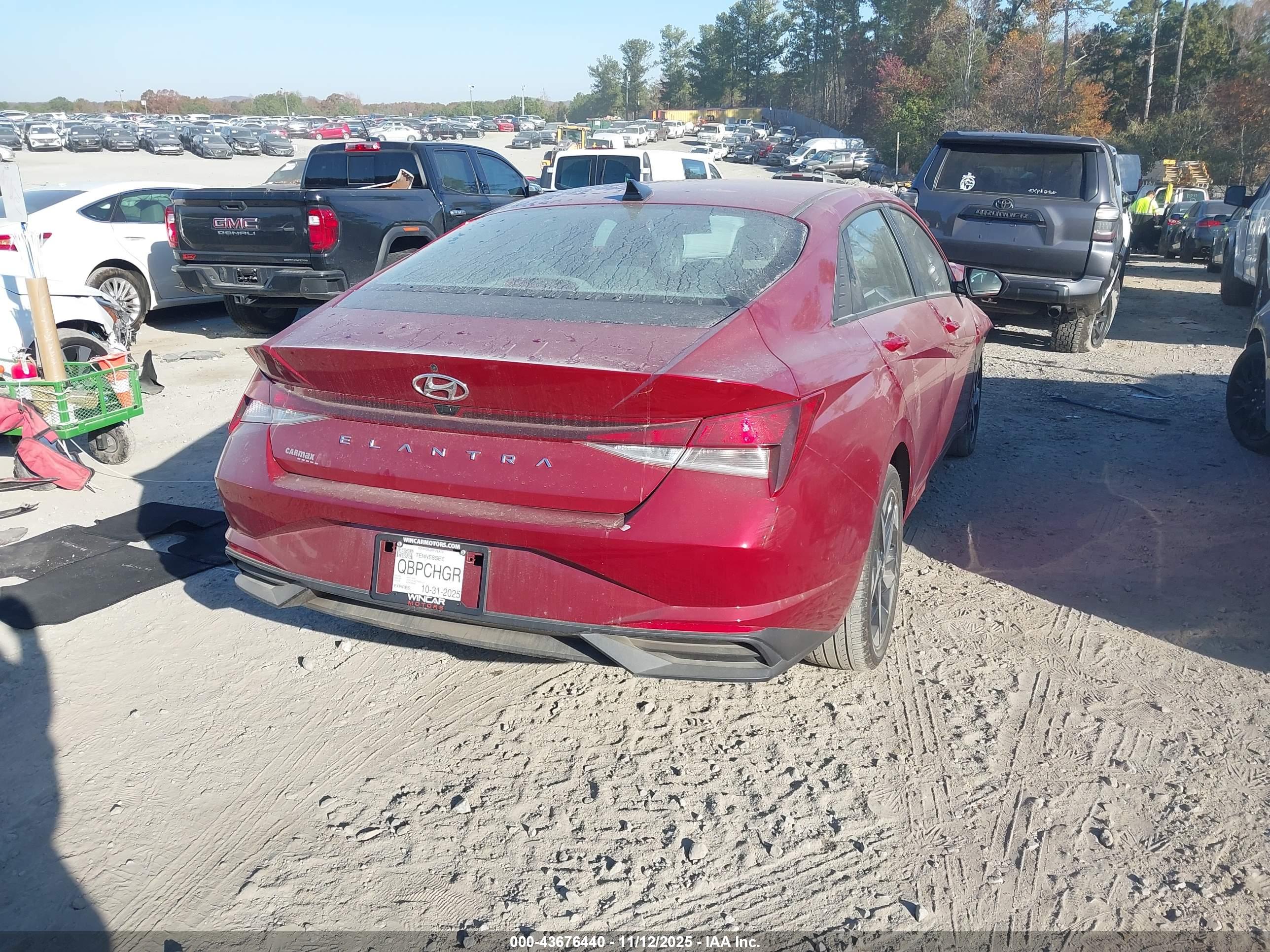 HYUNDAI ELANTRA image 4