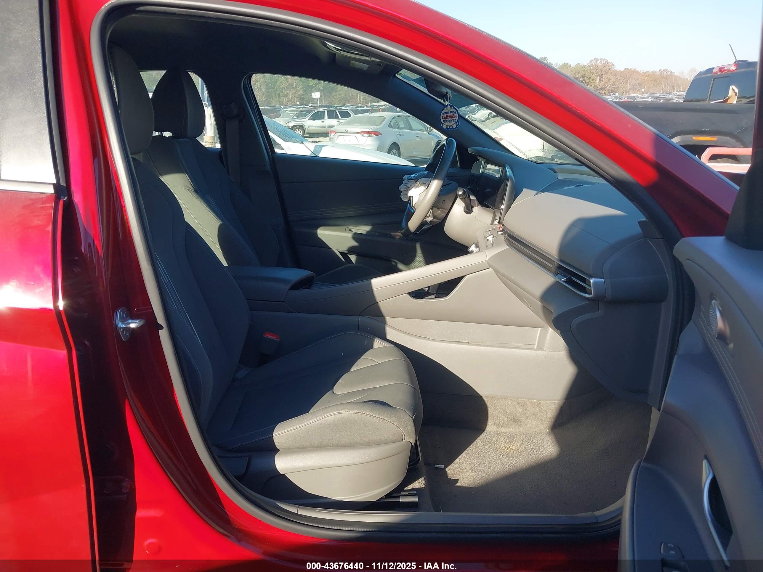 HYUNDAI ELANTRA image 5
