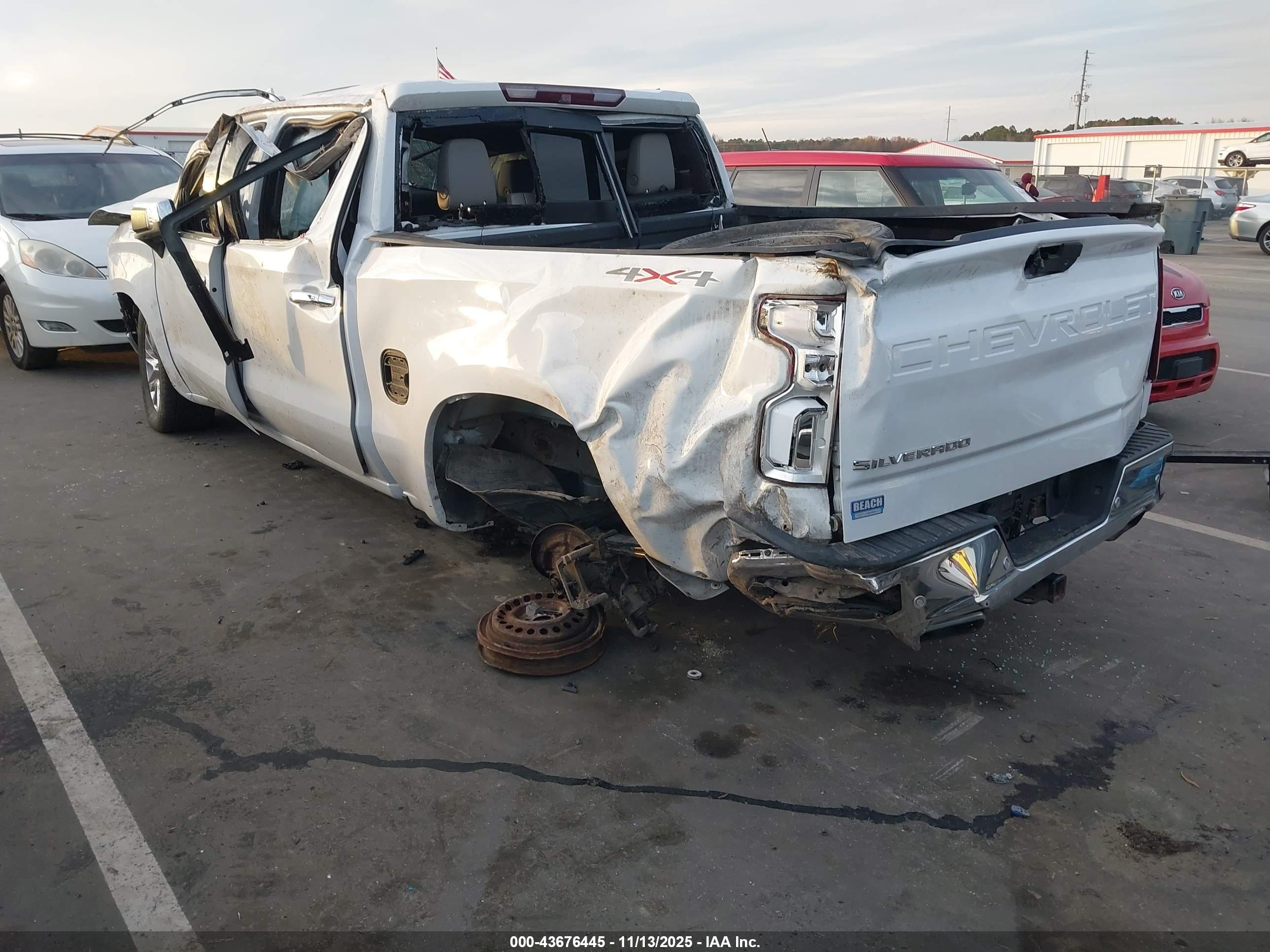 CHEVROLET SILVERADO image 3