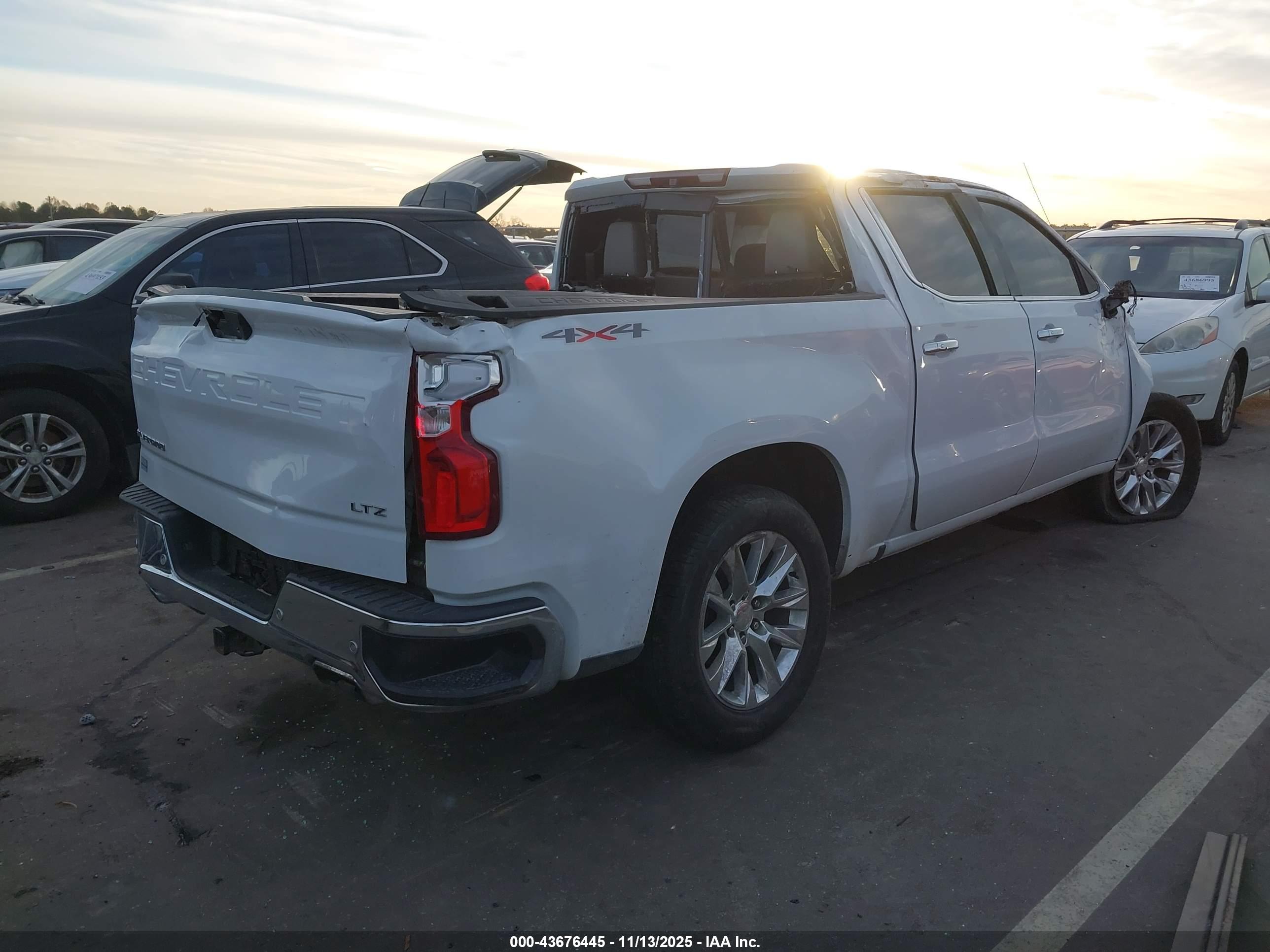 CHEVROLET SILVERADO image 4