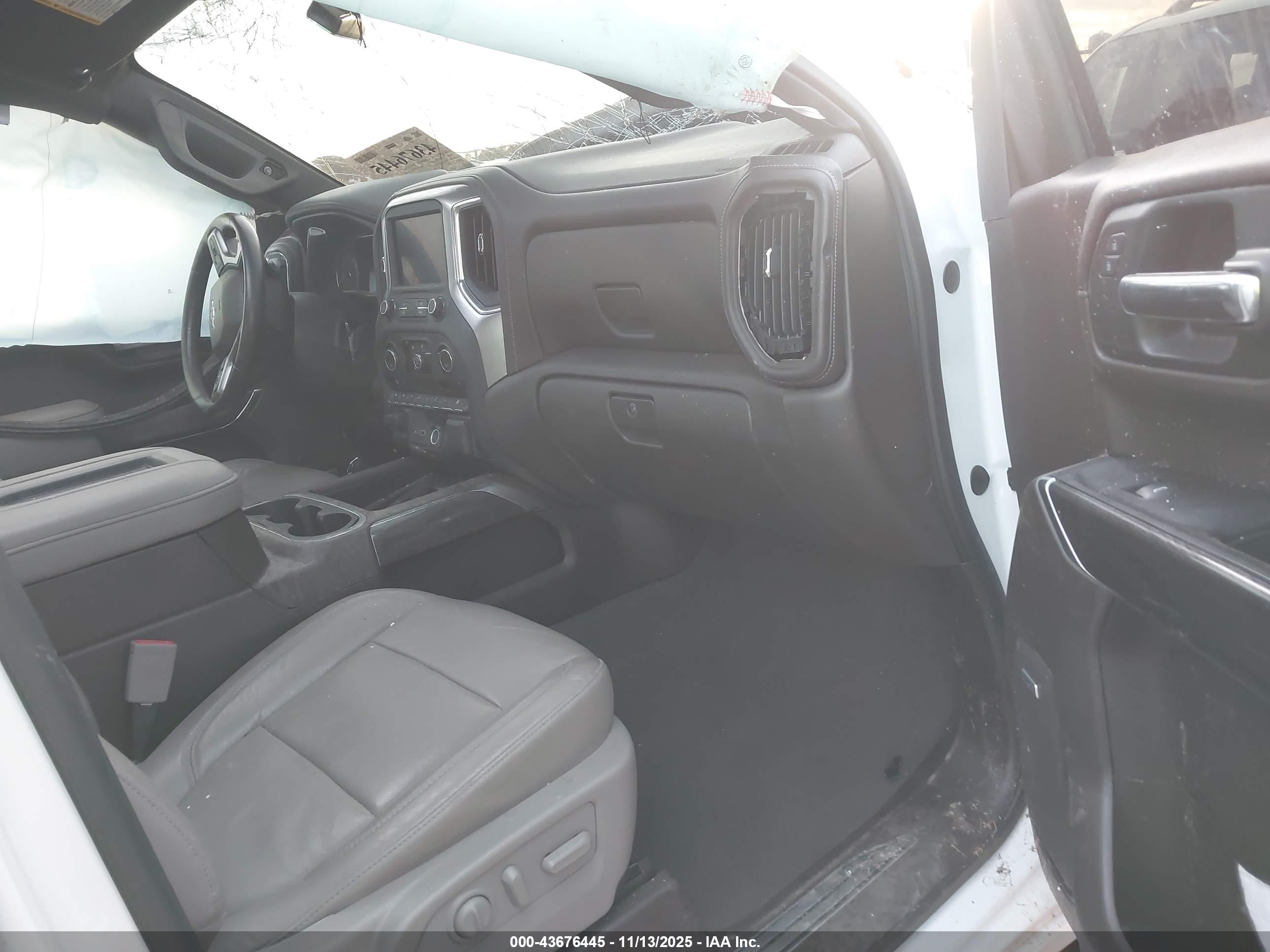 CHEVROLET SILVERADO image 5
