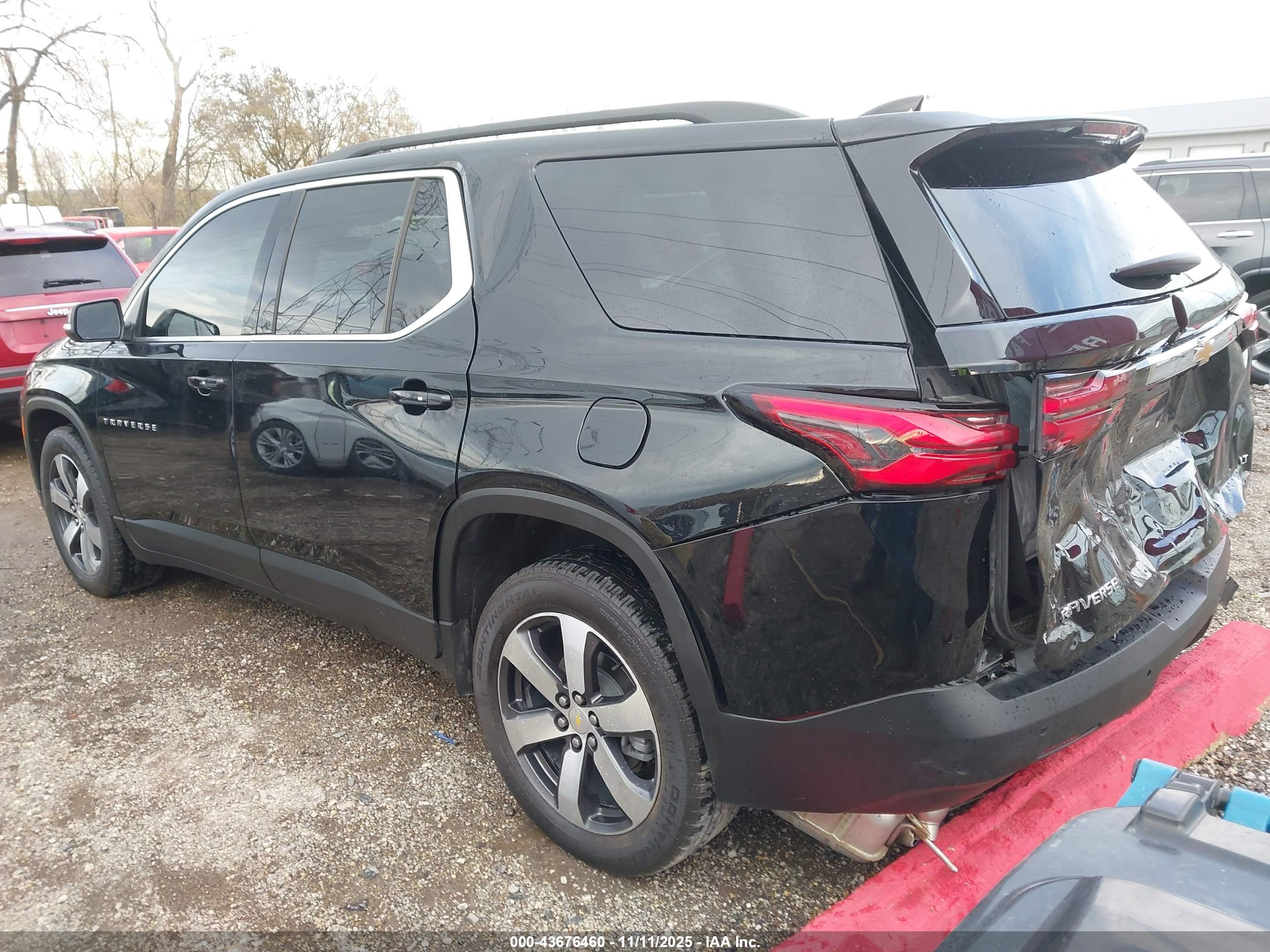 CHEVROLET TRAVERSE image 3