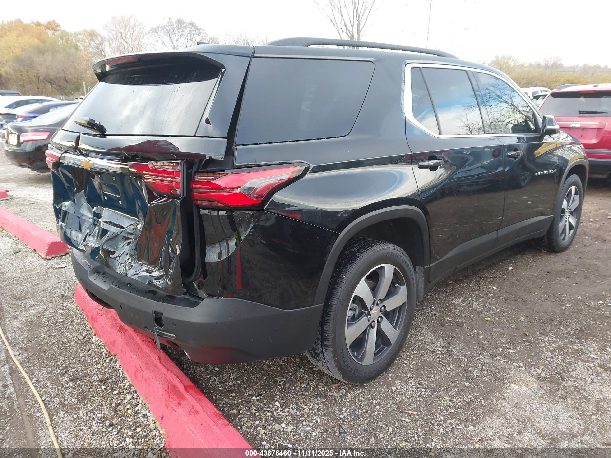 CHEVROLET TRAVERSE image 4