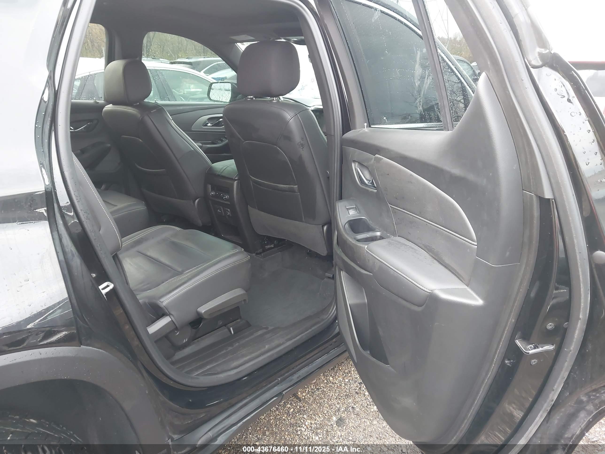 CHEVROLET TRAVERSE image 8