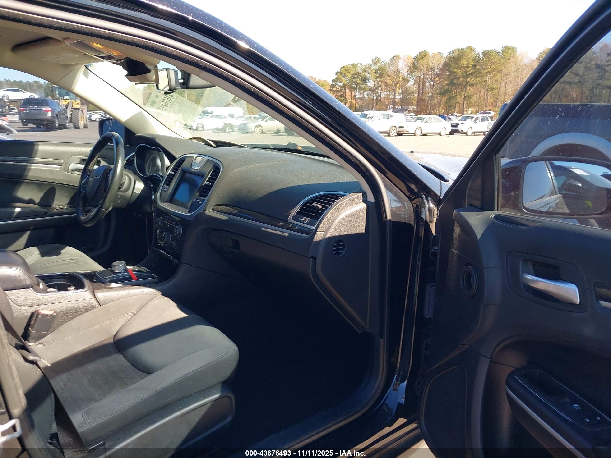 CHRYSLER 300 image 5