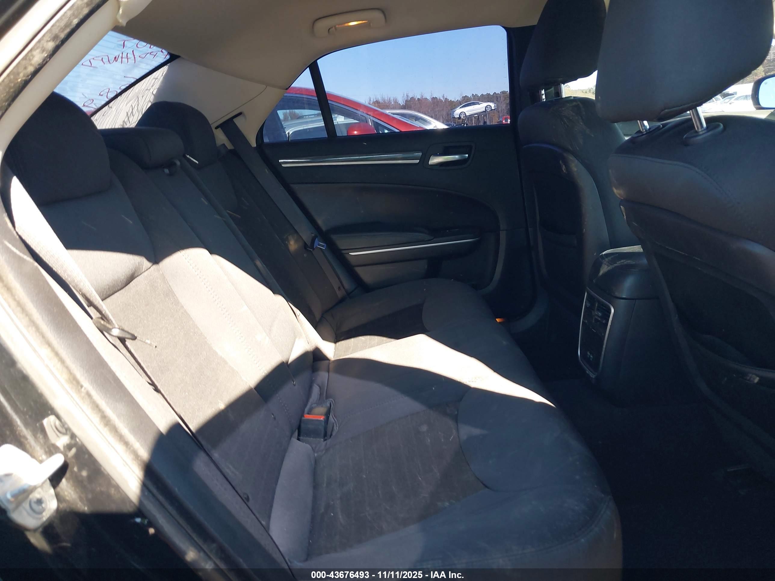 CHRYSLER 300 image 8