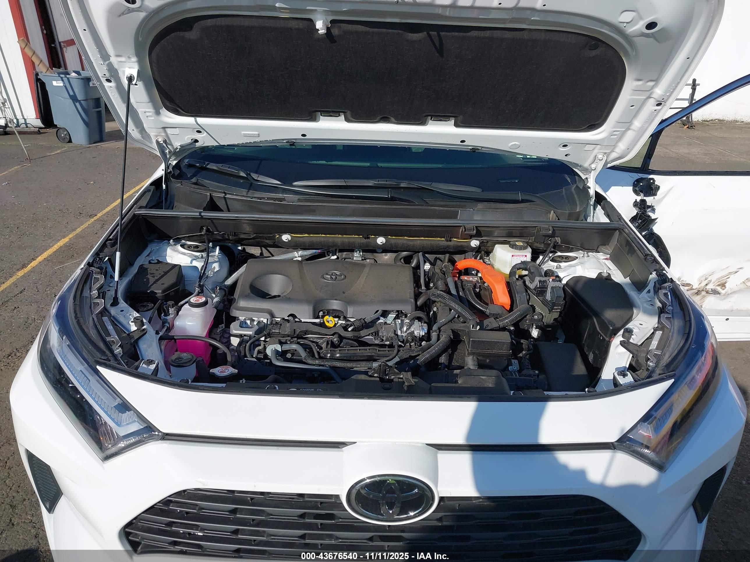 TOYOTA RAV4 image 10