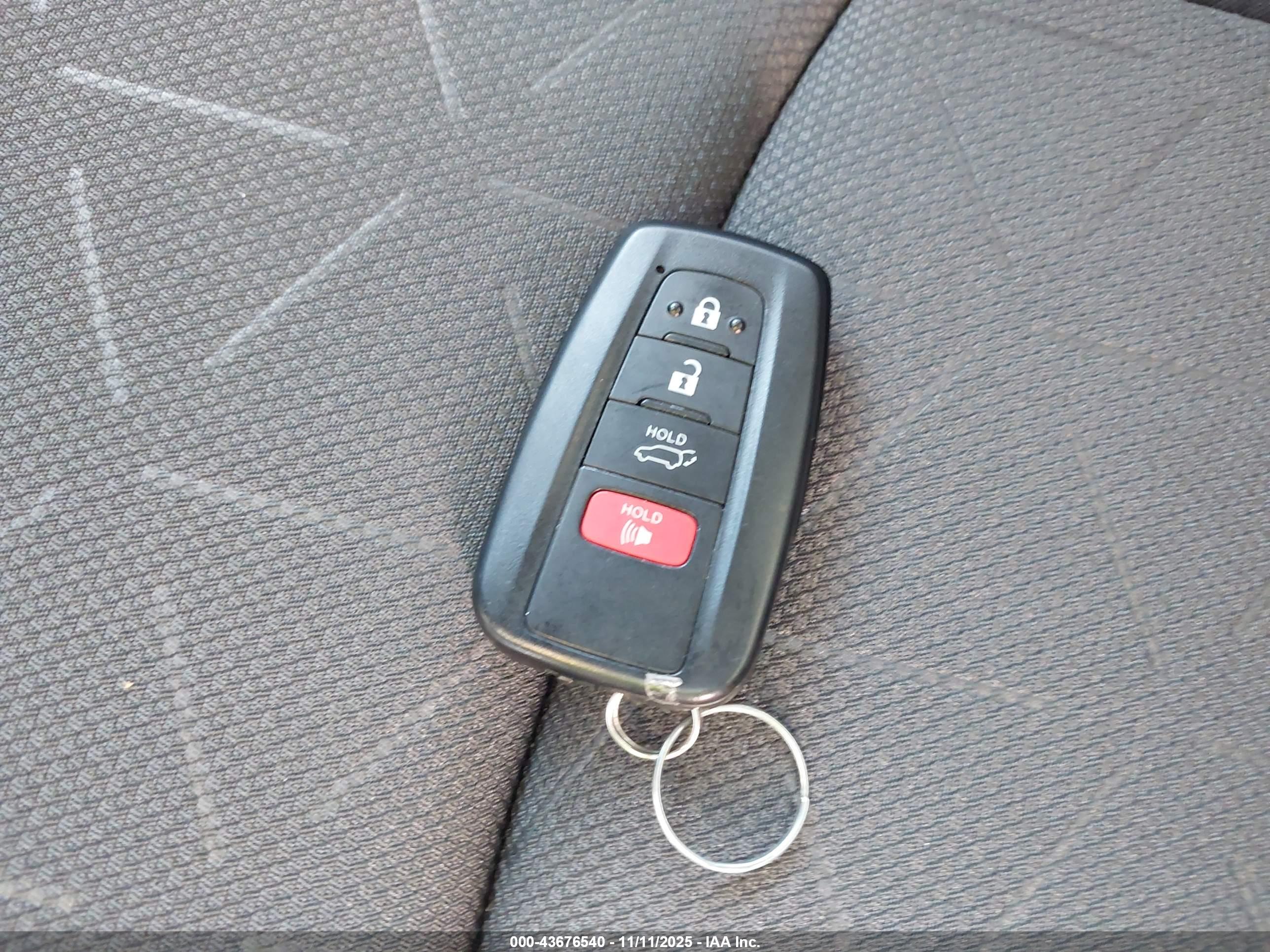TOYOTA RAV4 image 11
