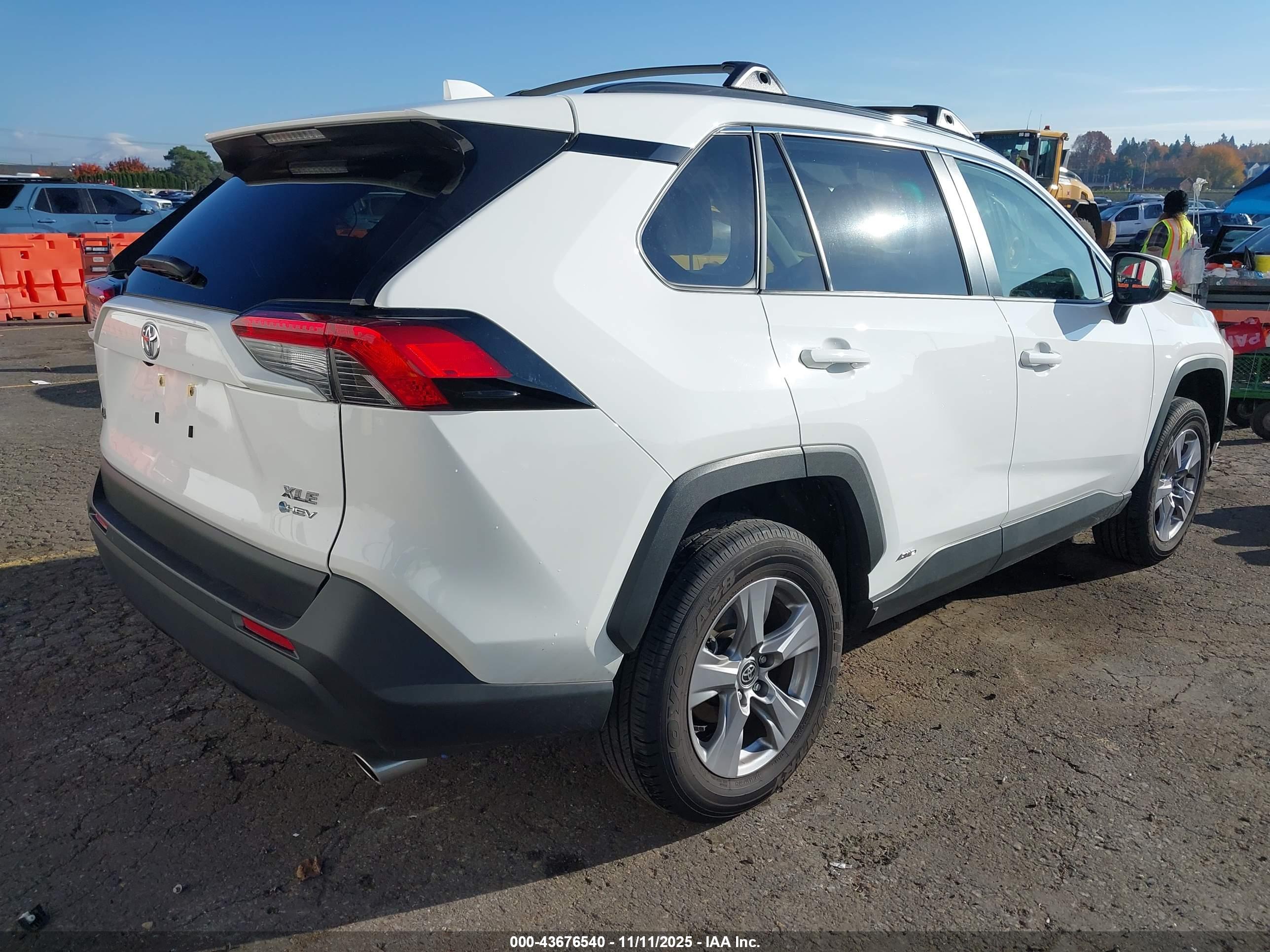 TOYOTA RAV4 image 4