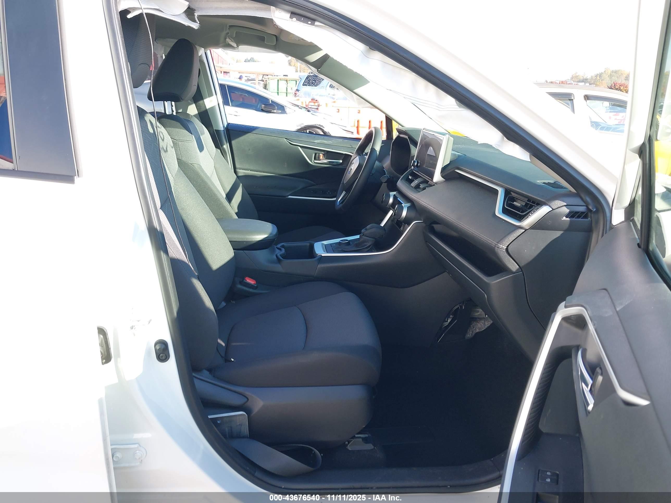 TOYOTA RAV4 image 5