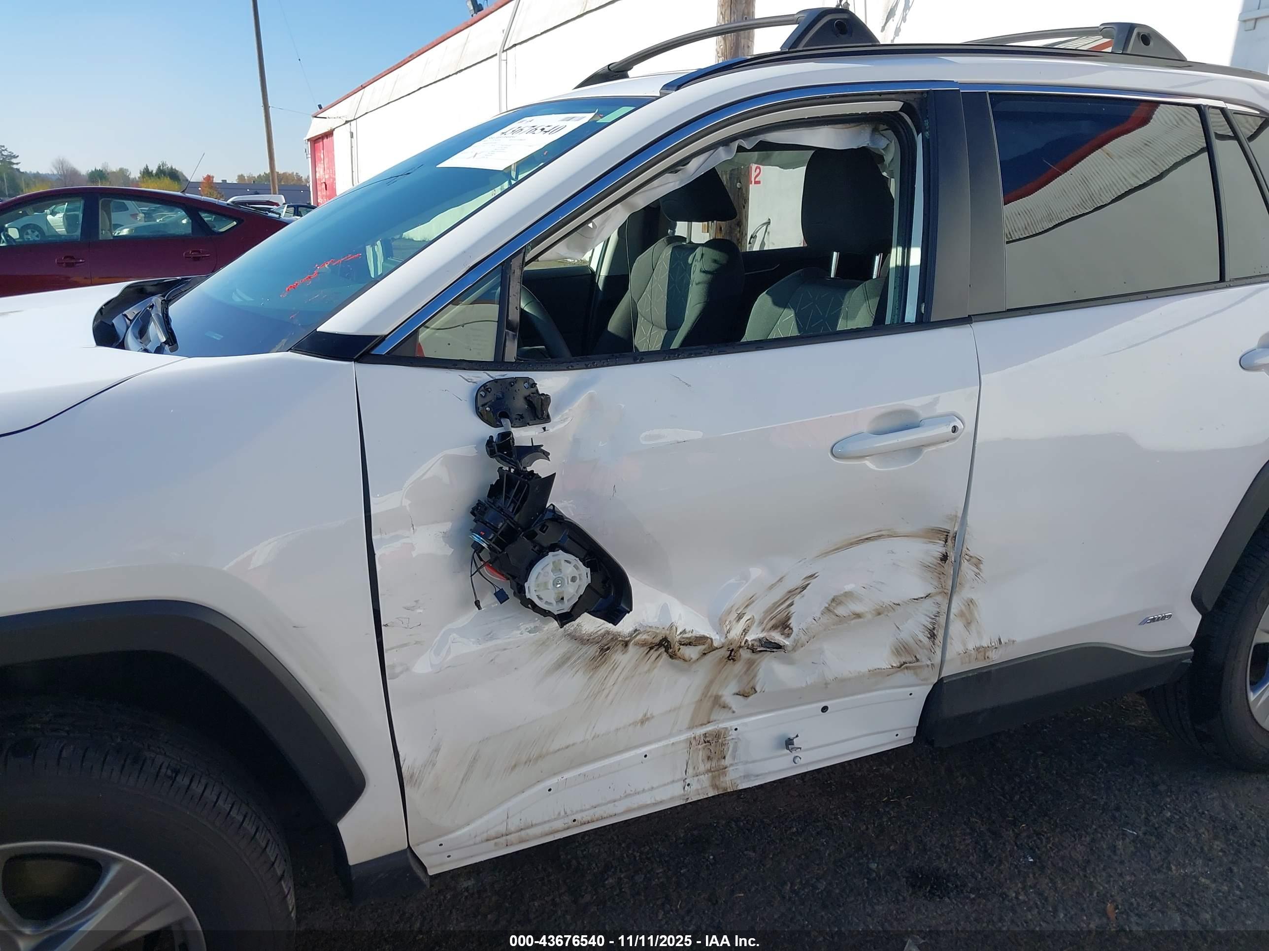 TOYOTA RAV4 image 6