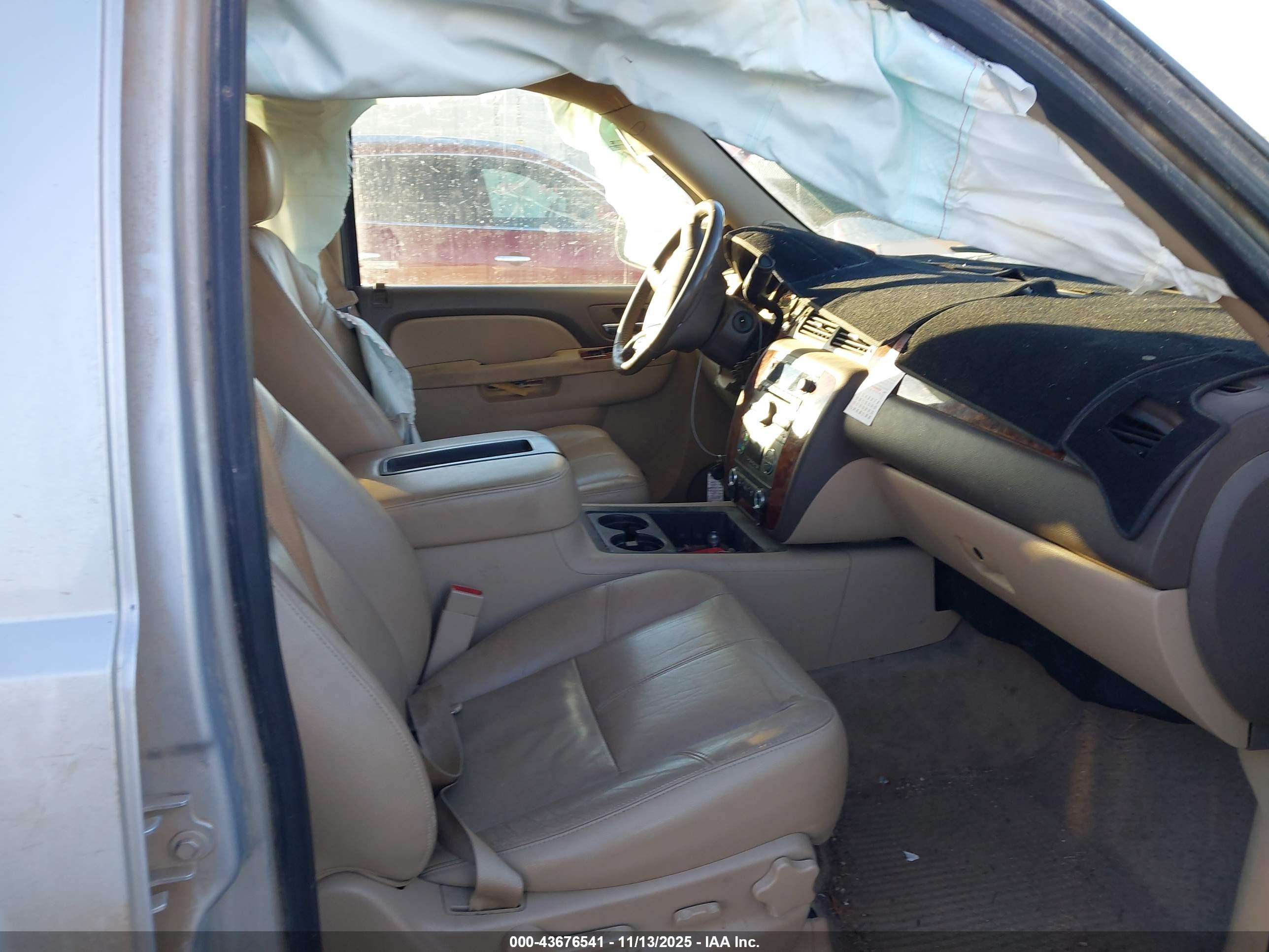 CHEVROLET SUBURBAN image 5