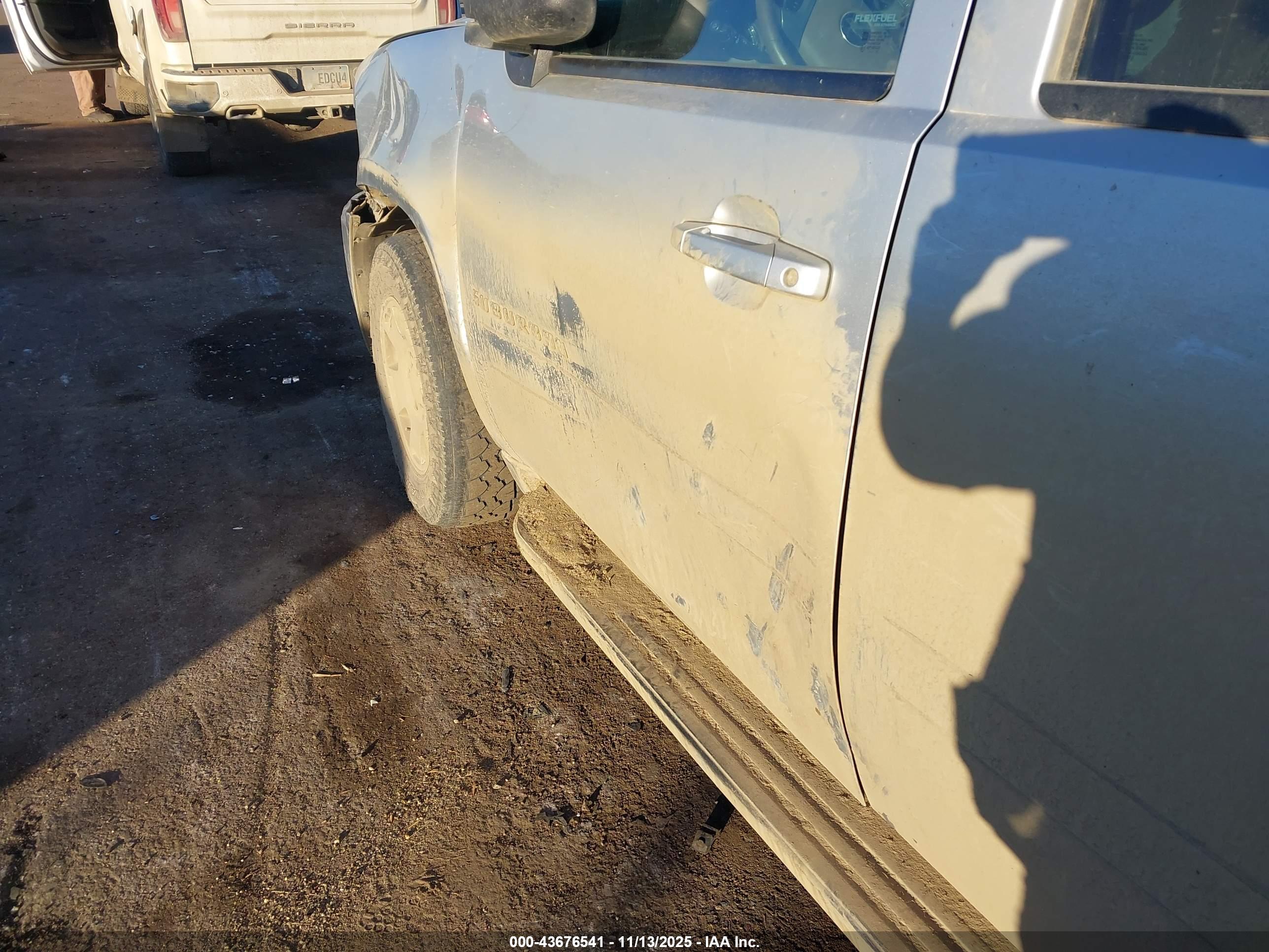CHEVROLET SUBURBAN image 6
