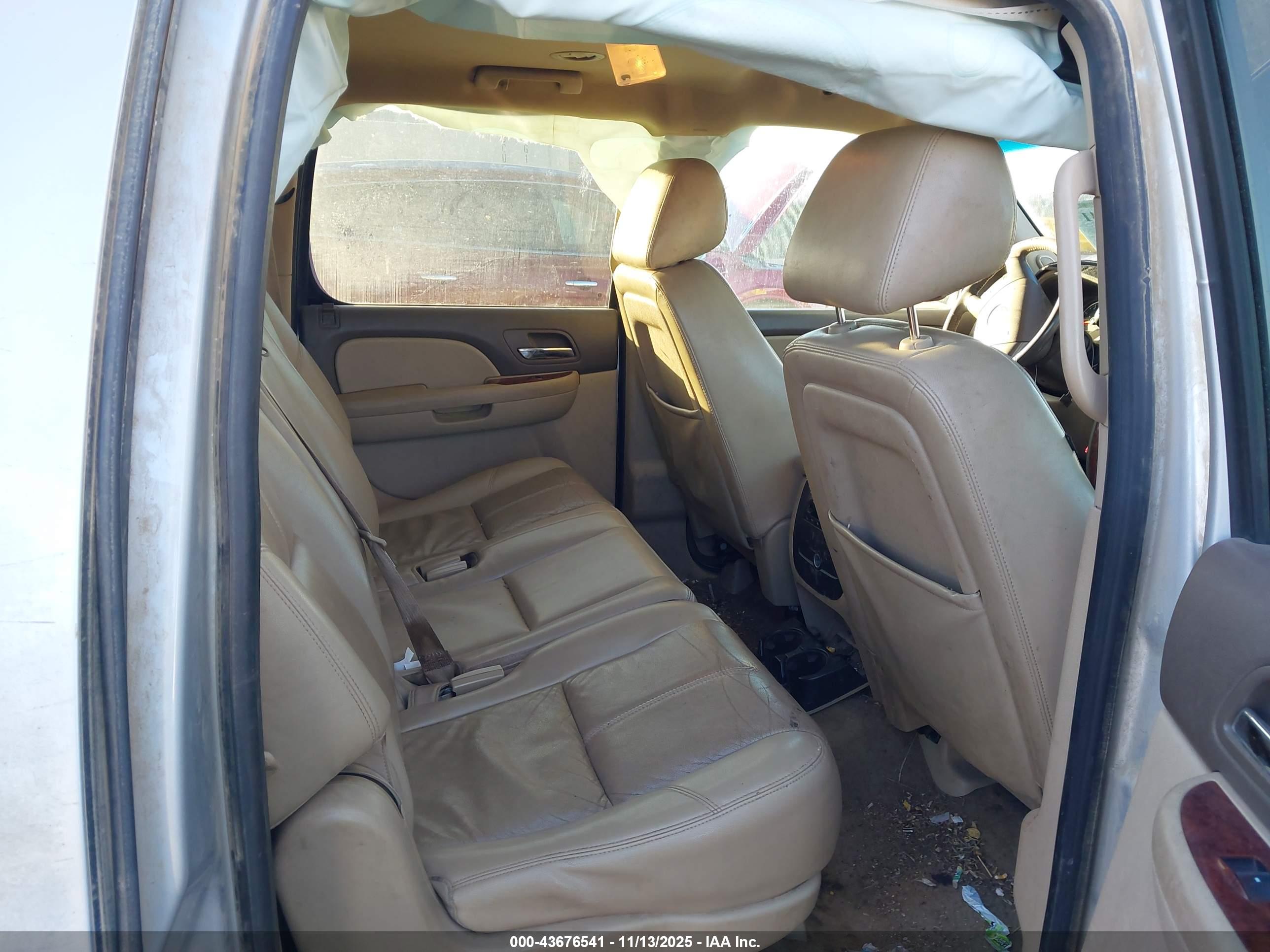 CHEVROLET SUBURBAN image 8