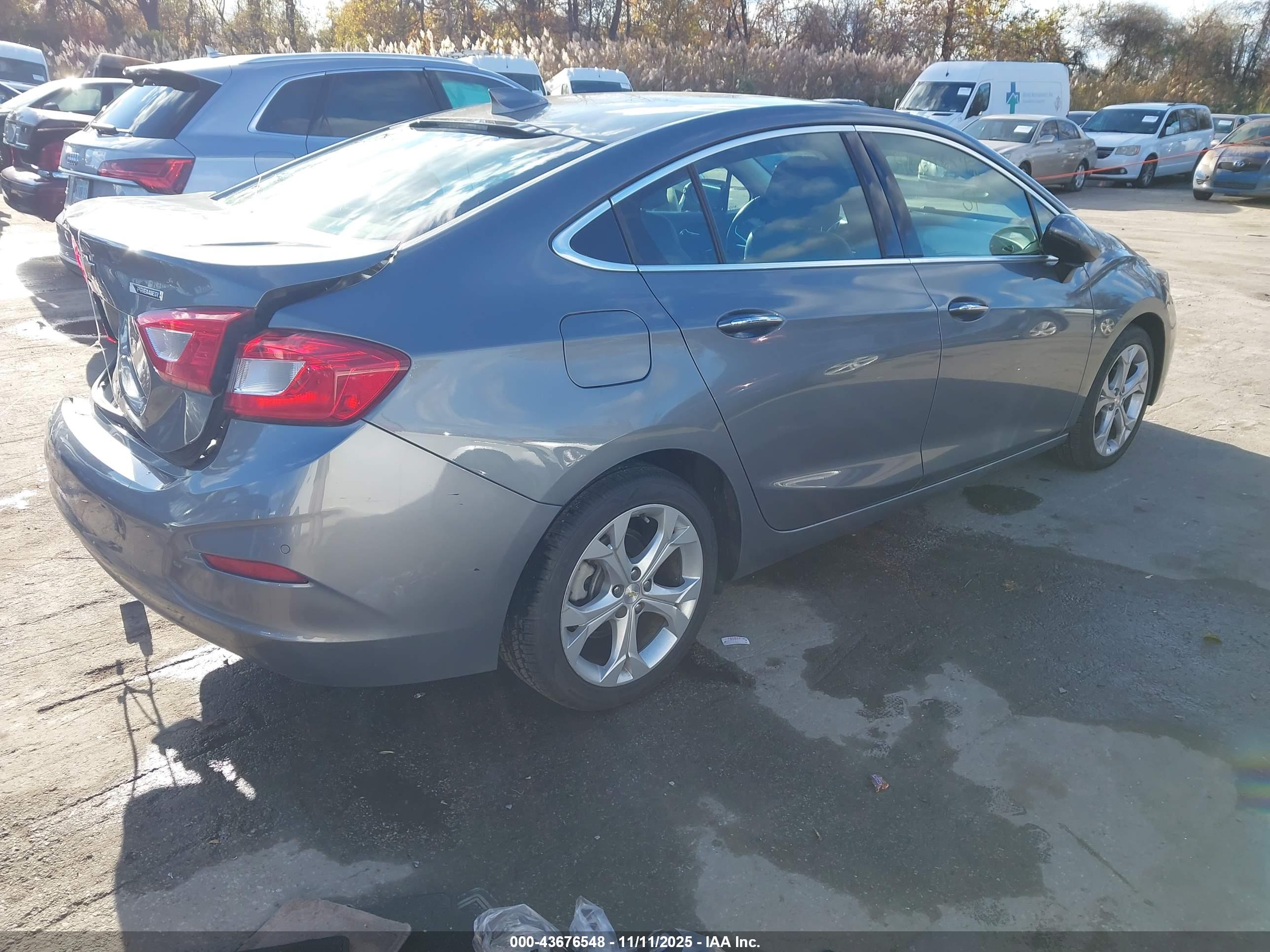 CHEVROLET CRUZE image 4