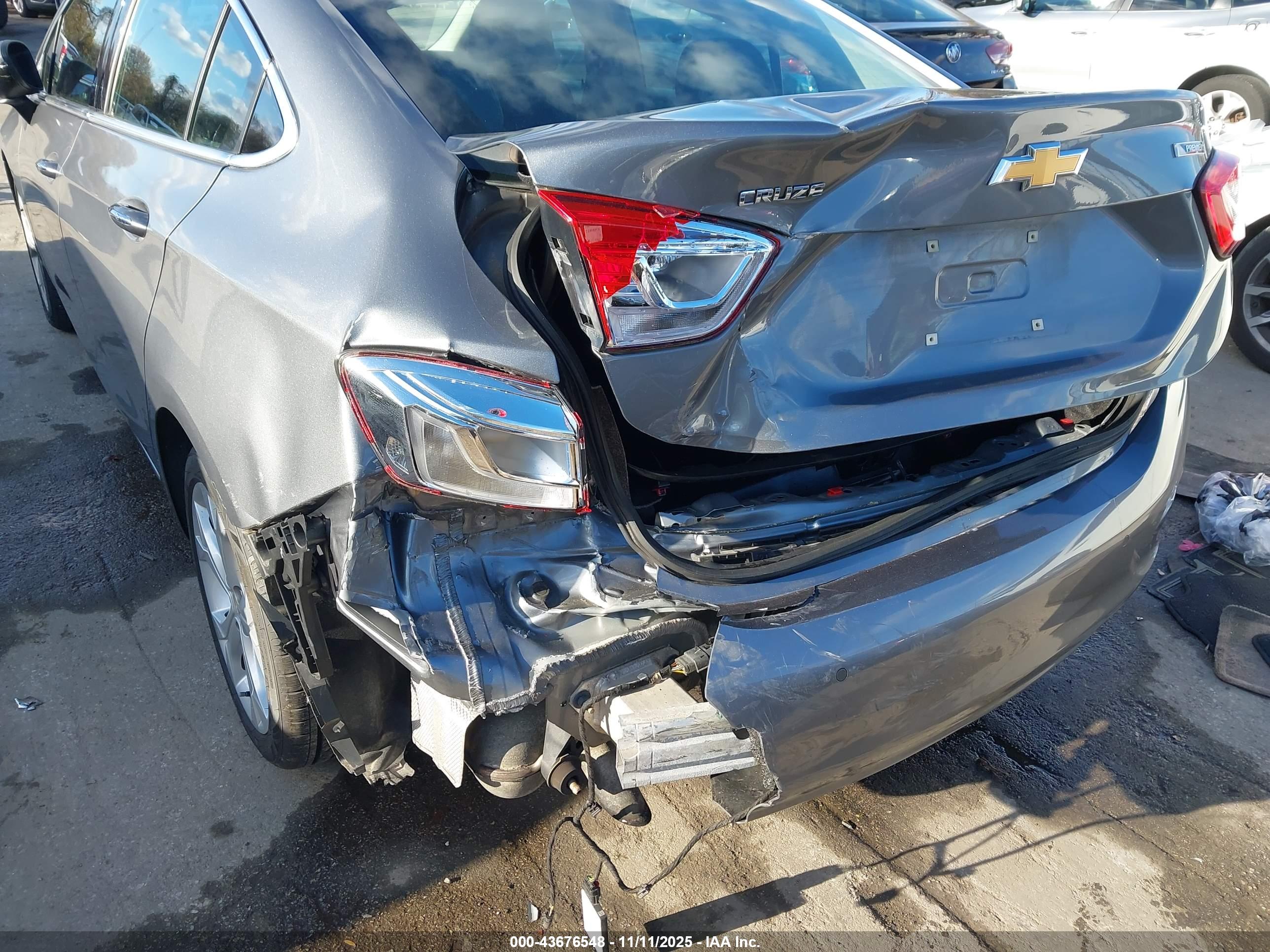 CHEVROLET CRUZE image 6