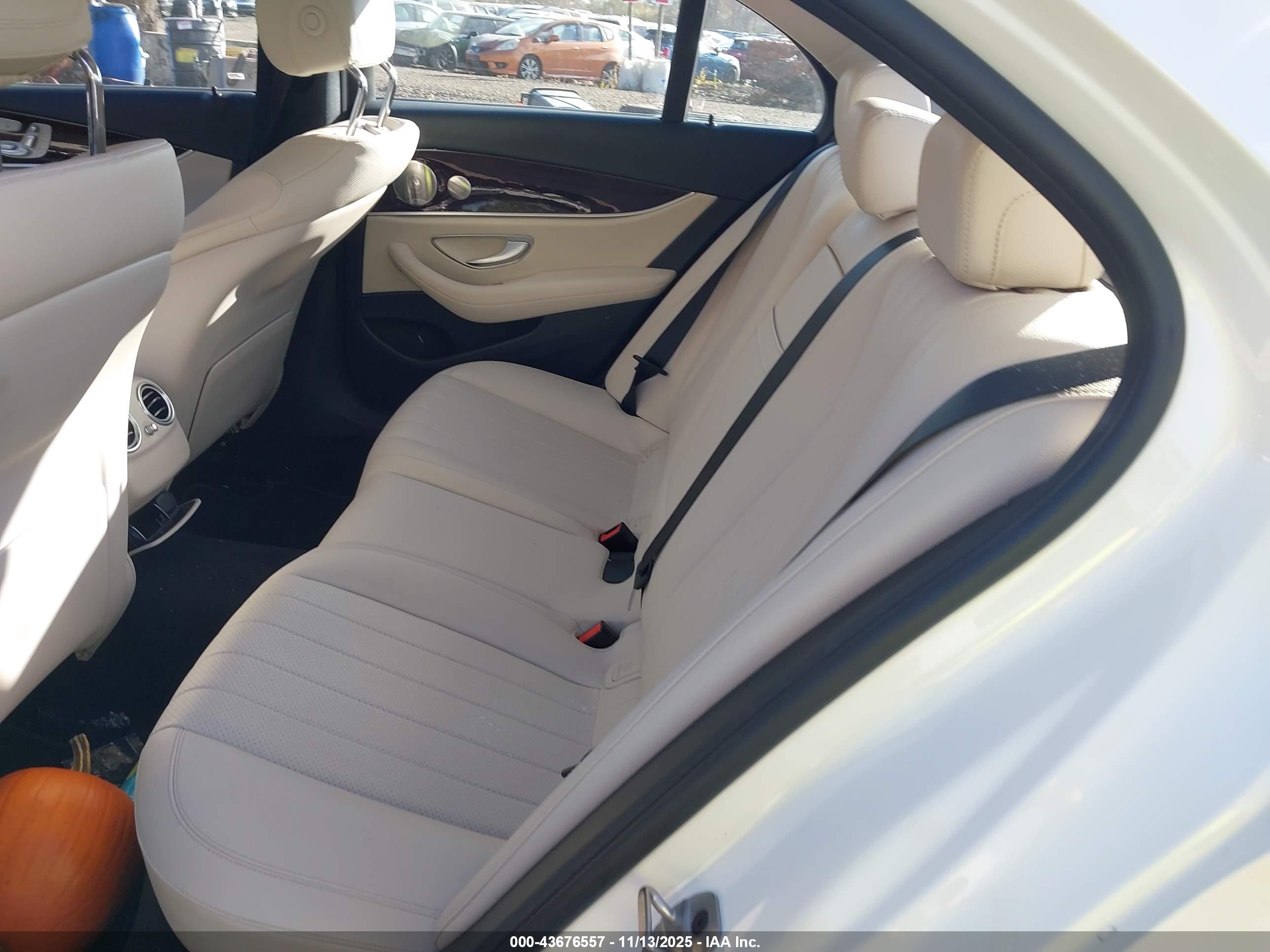 MERCEDES-BENZ E image 8