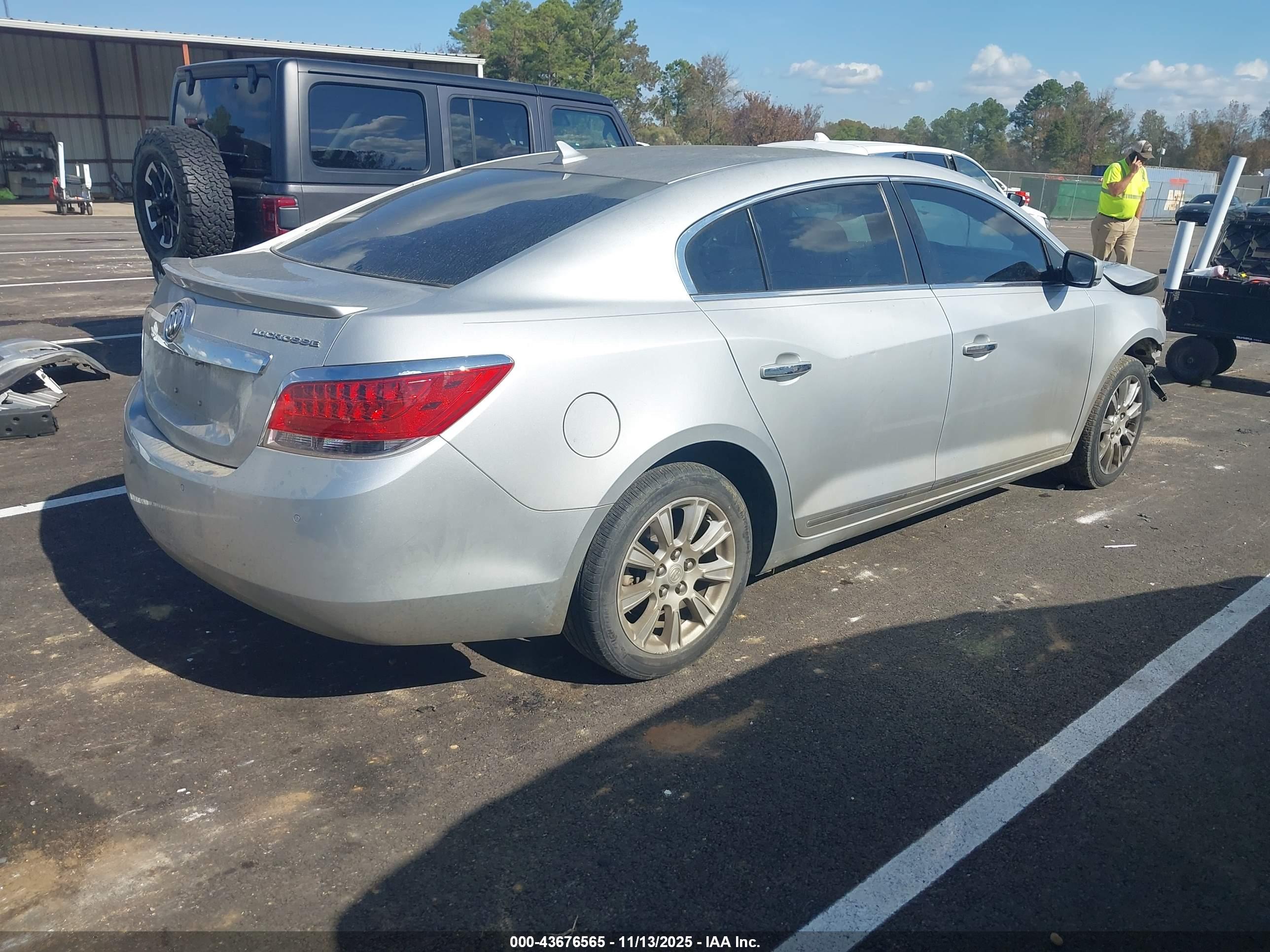 BUICK LACROSSE image 4