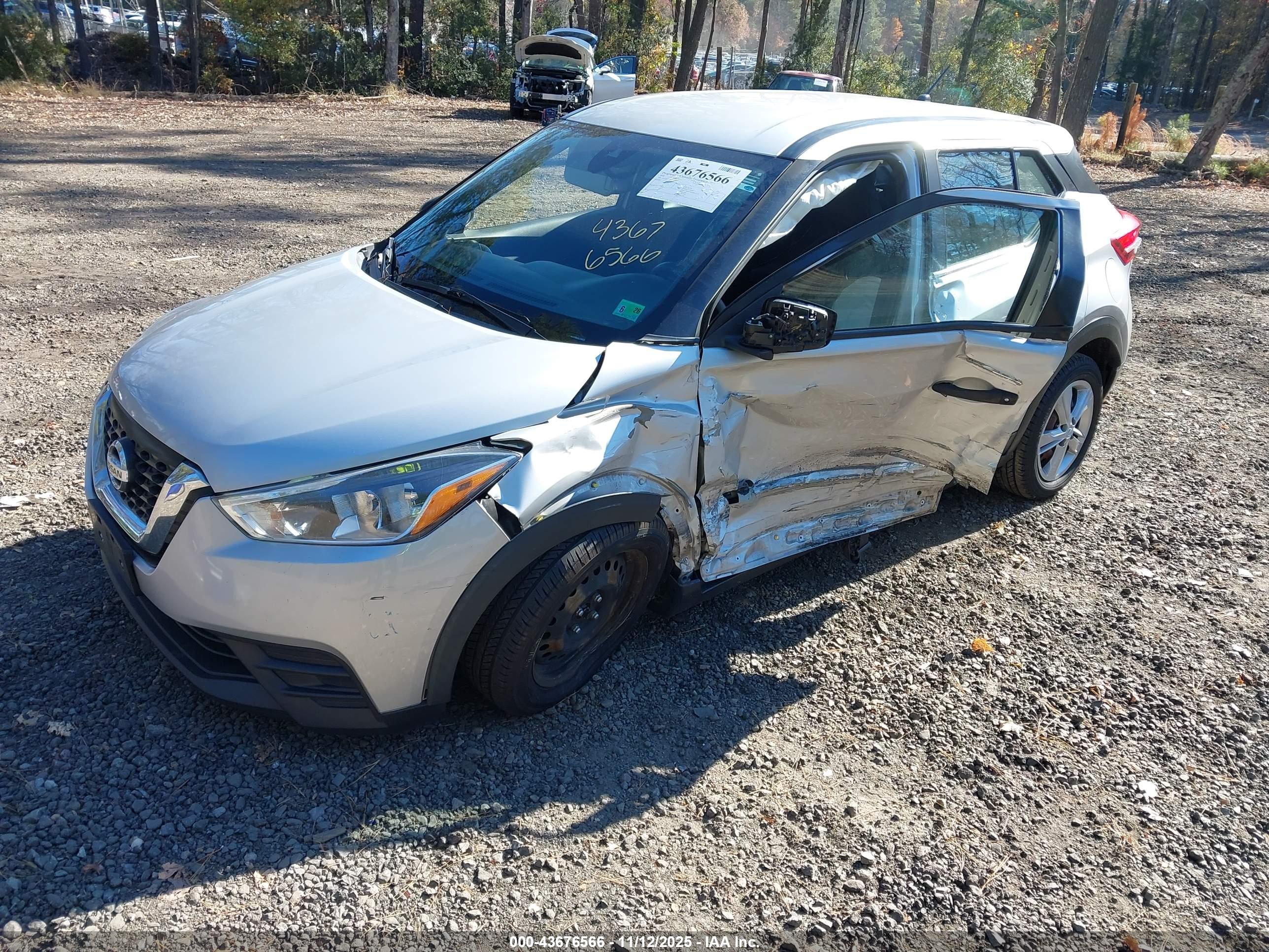 NISSAN KICKS image 2