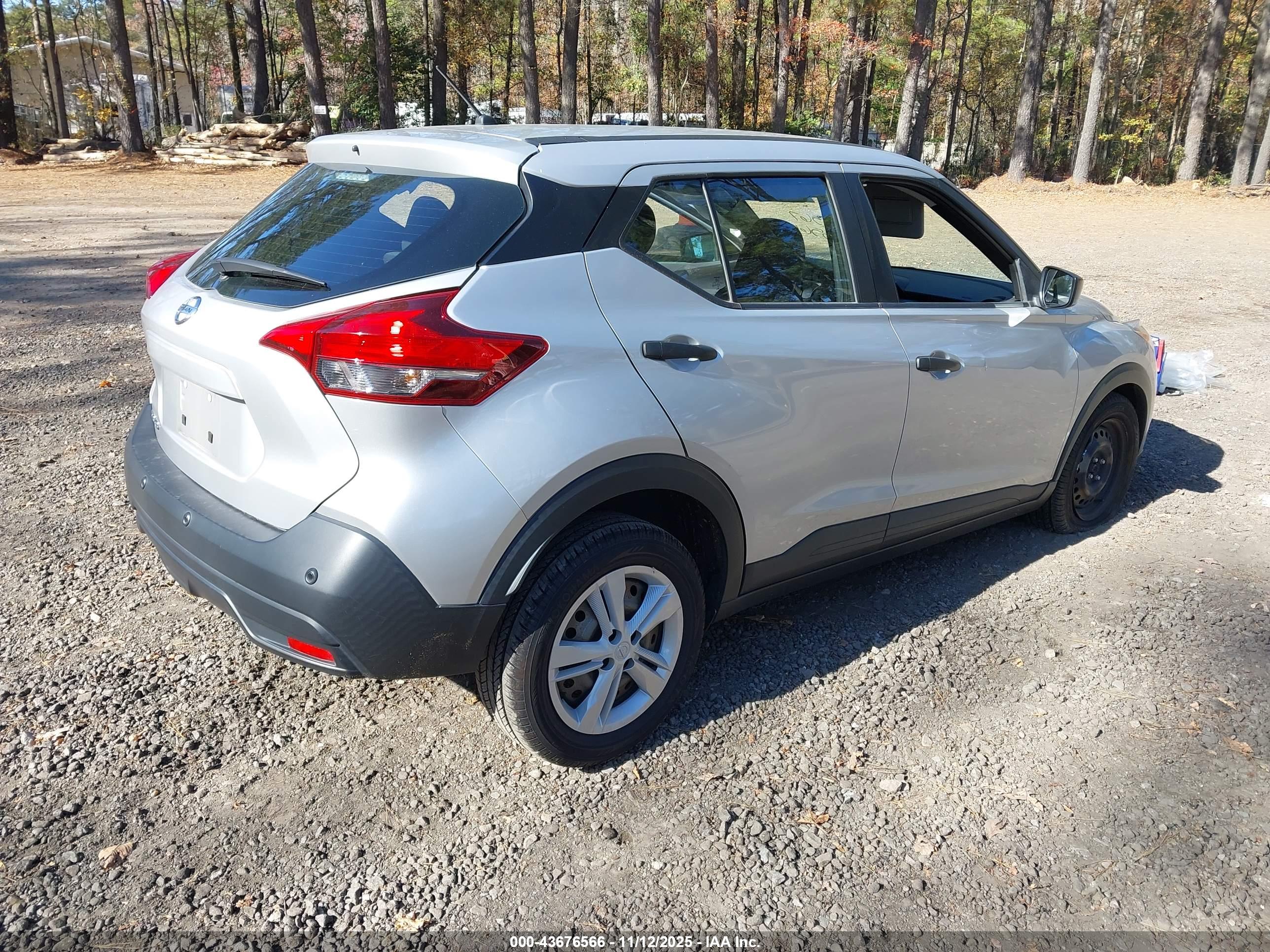 NISSAN KICKS image 4