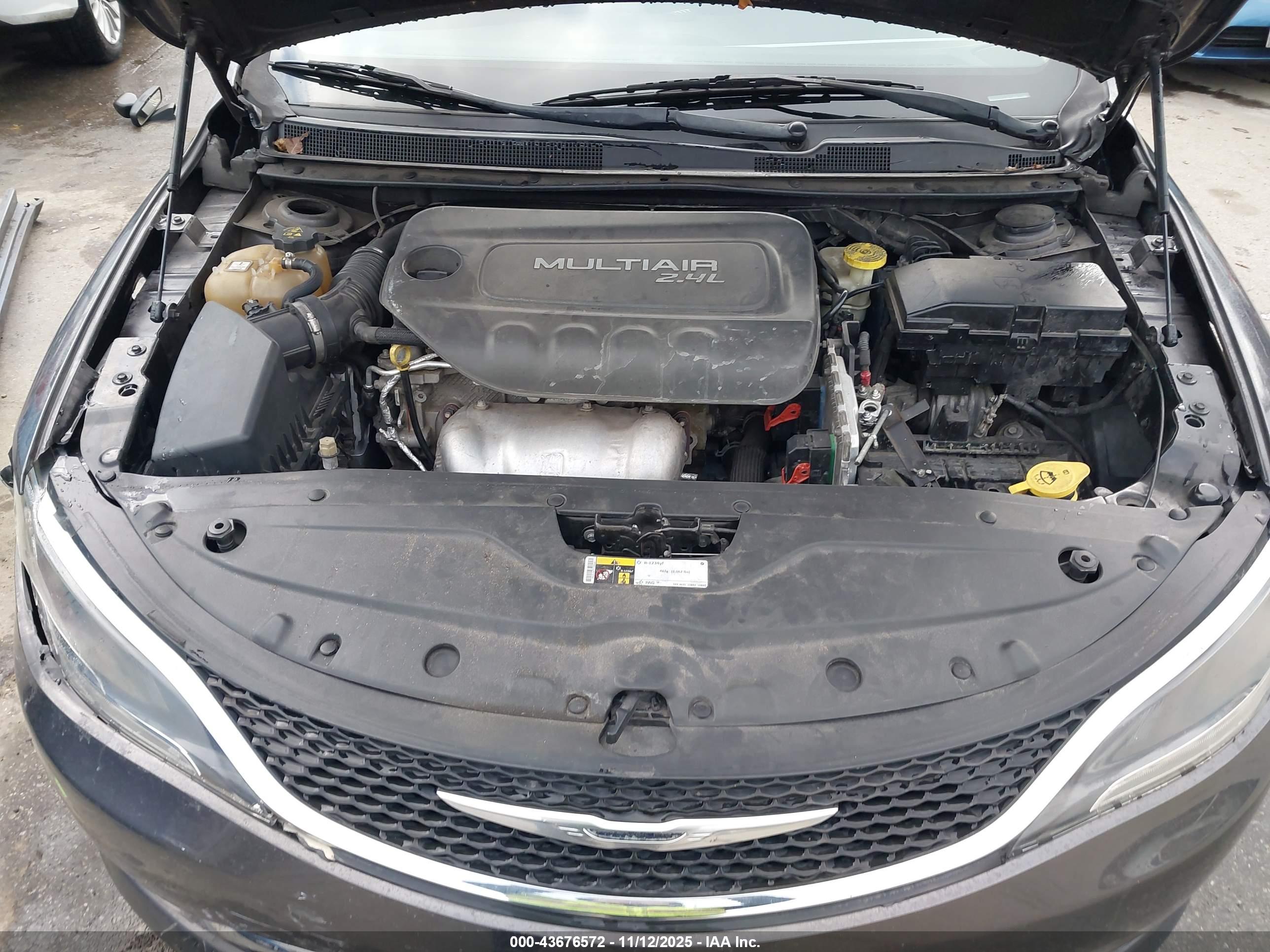 CHRYSLER 200 image 10
