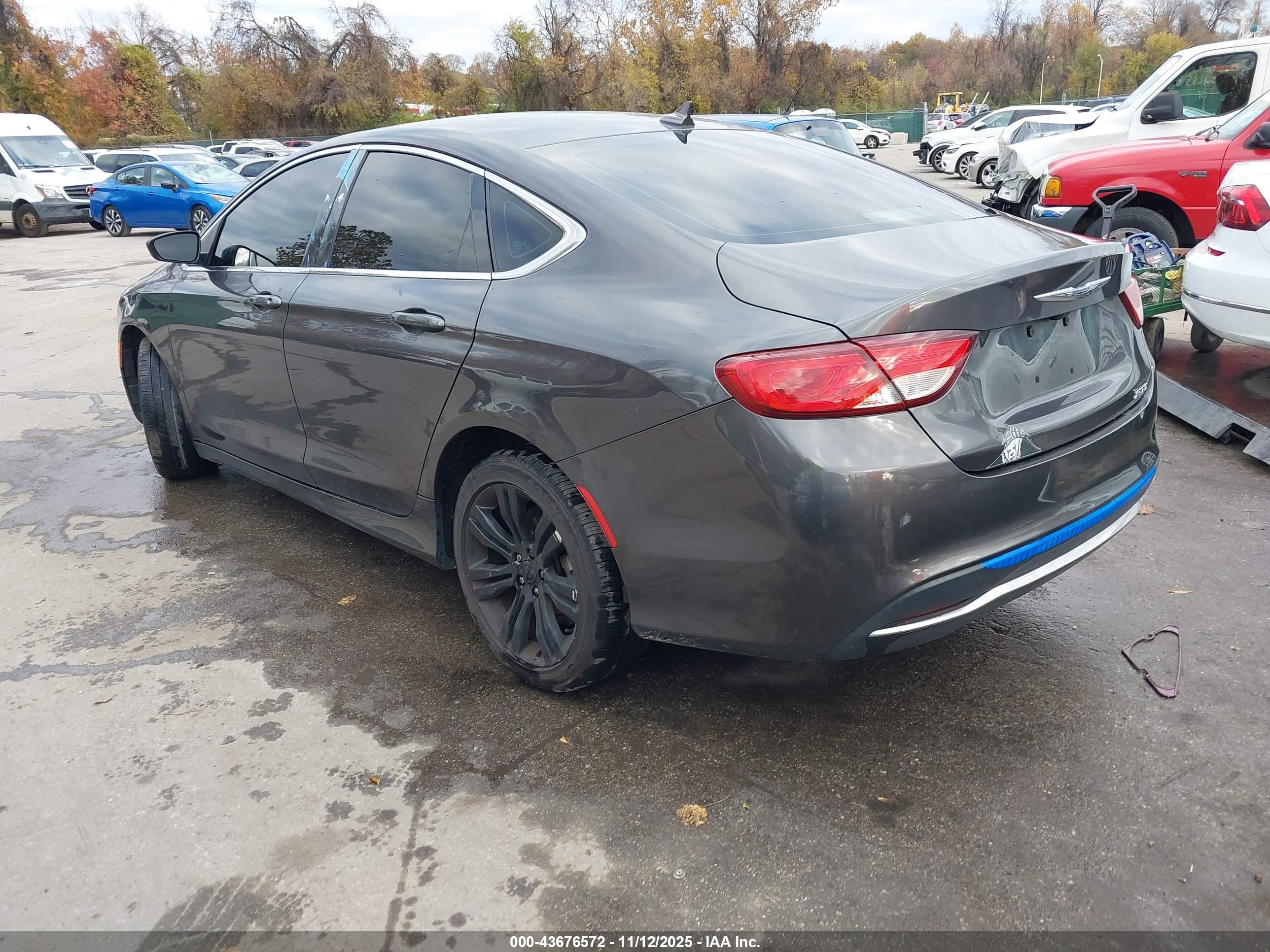 CHRYSLER 200 image 3