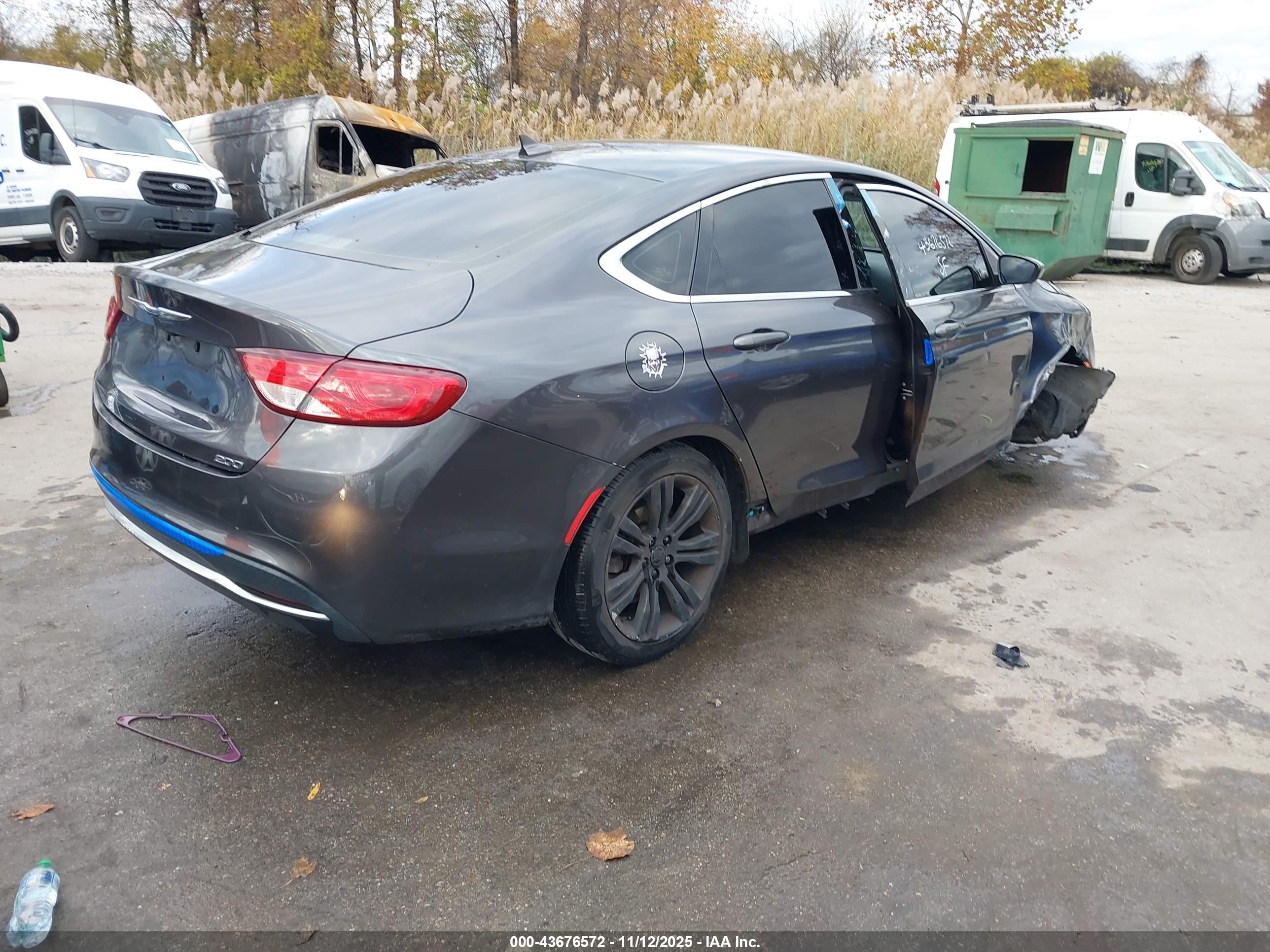 CHRYSLER 200 image 4
