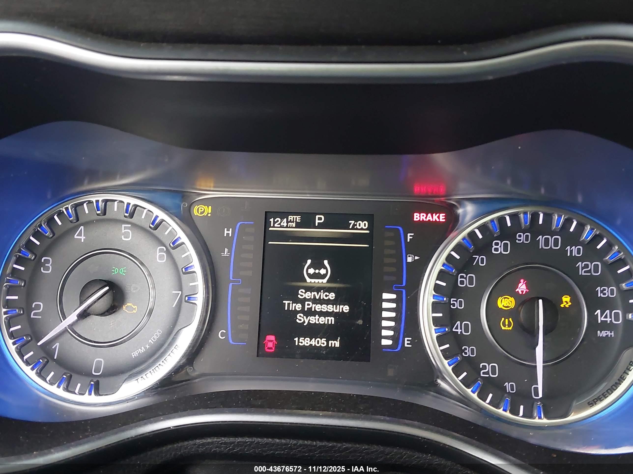 CHRYSLER 200 image 7