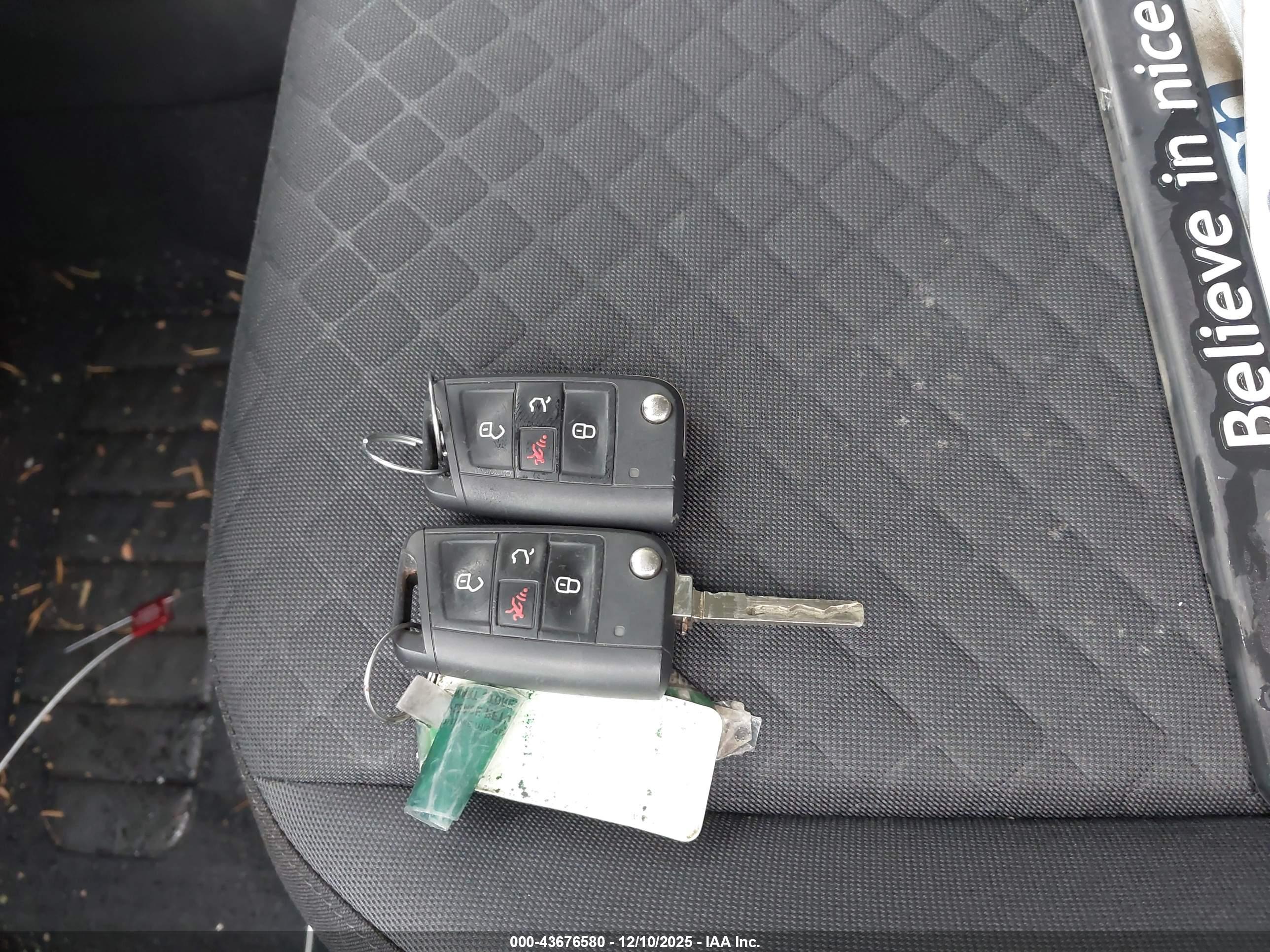 VOLKSWAGEN TIGUAN image 11