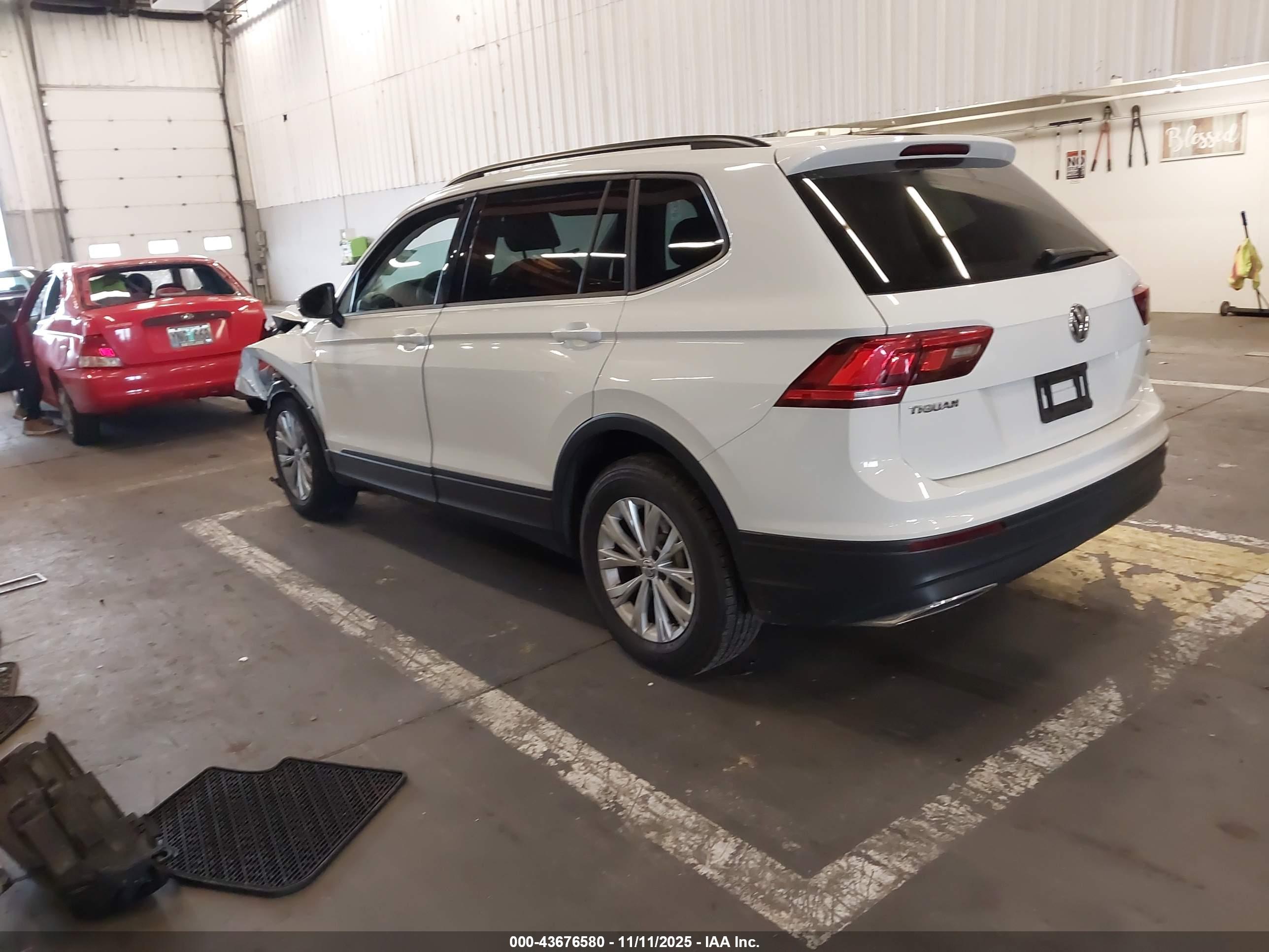 VOLKSWAGEN TIGUAN image 3
