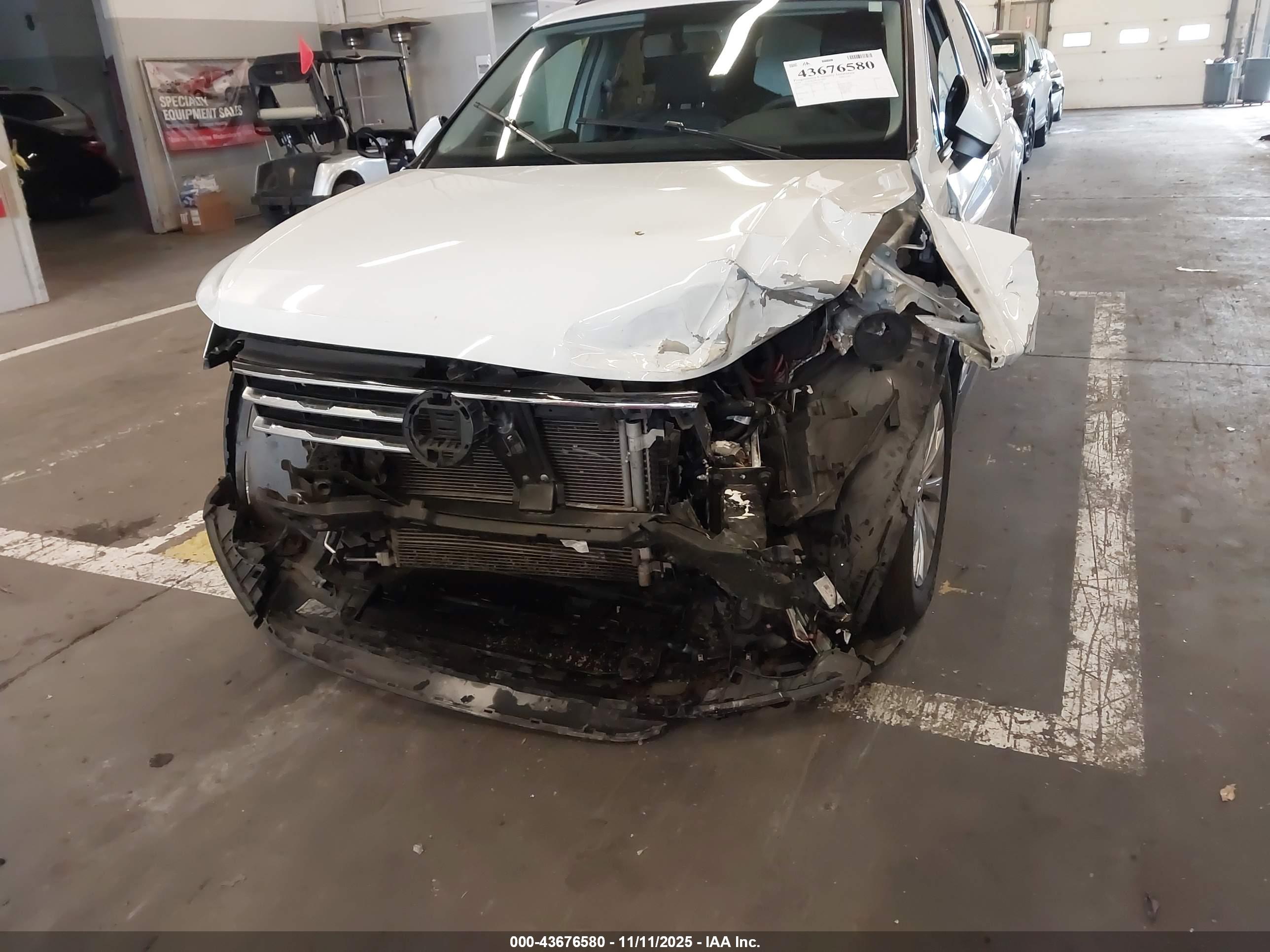 VOLKSWAGEN TIGUAN image 6