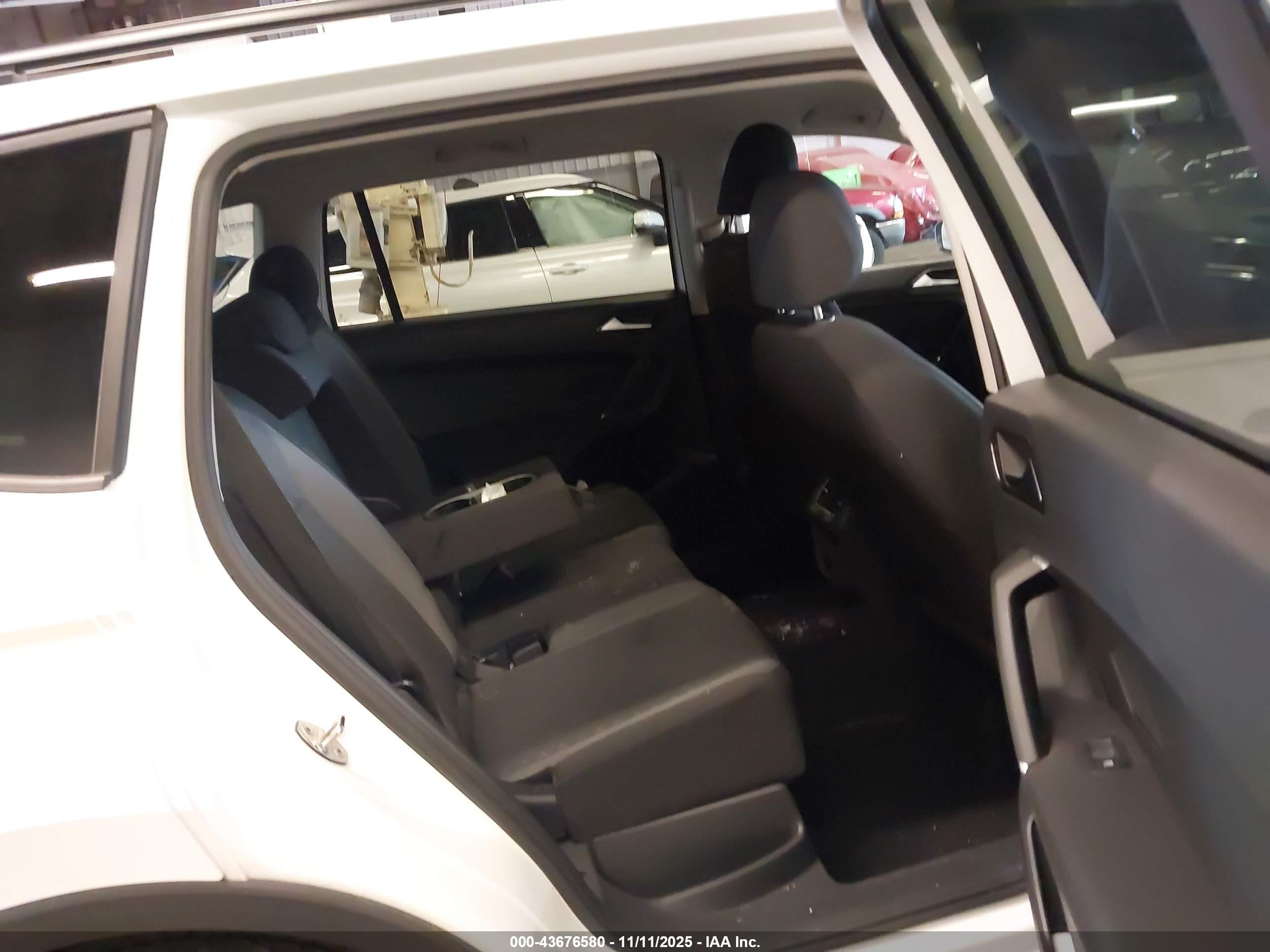 VOLKSWAGEN TIGUAN image 8