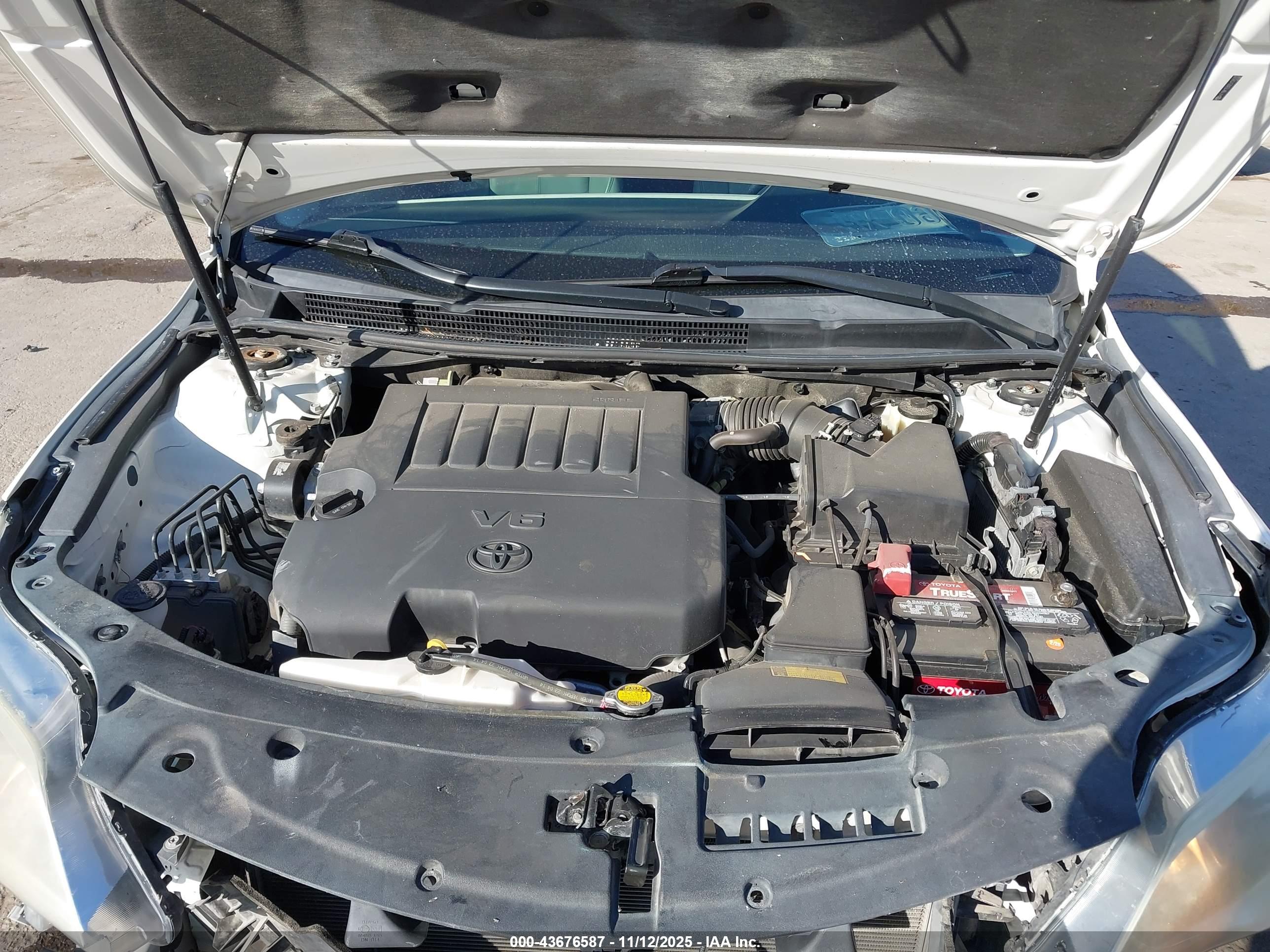 TOYOTA AVALON image 10
