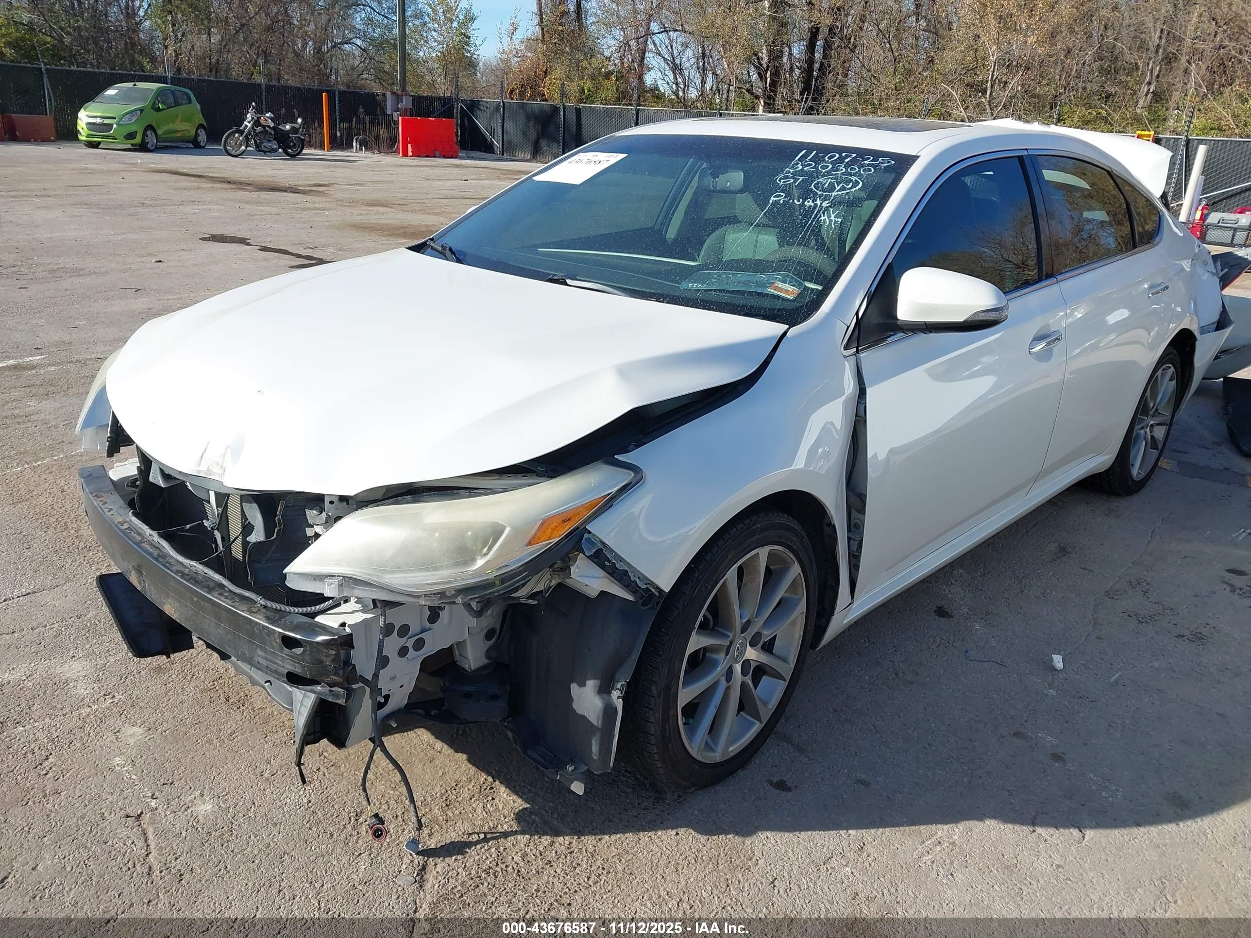 TOYOTA AVALON image 2