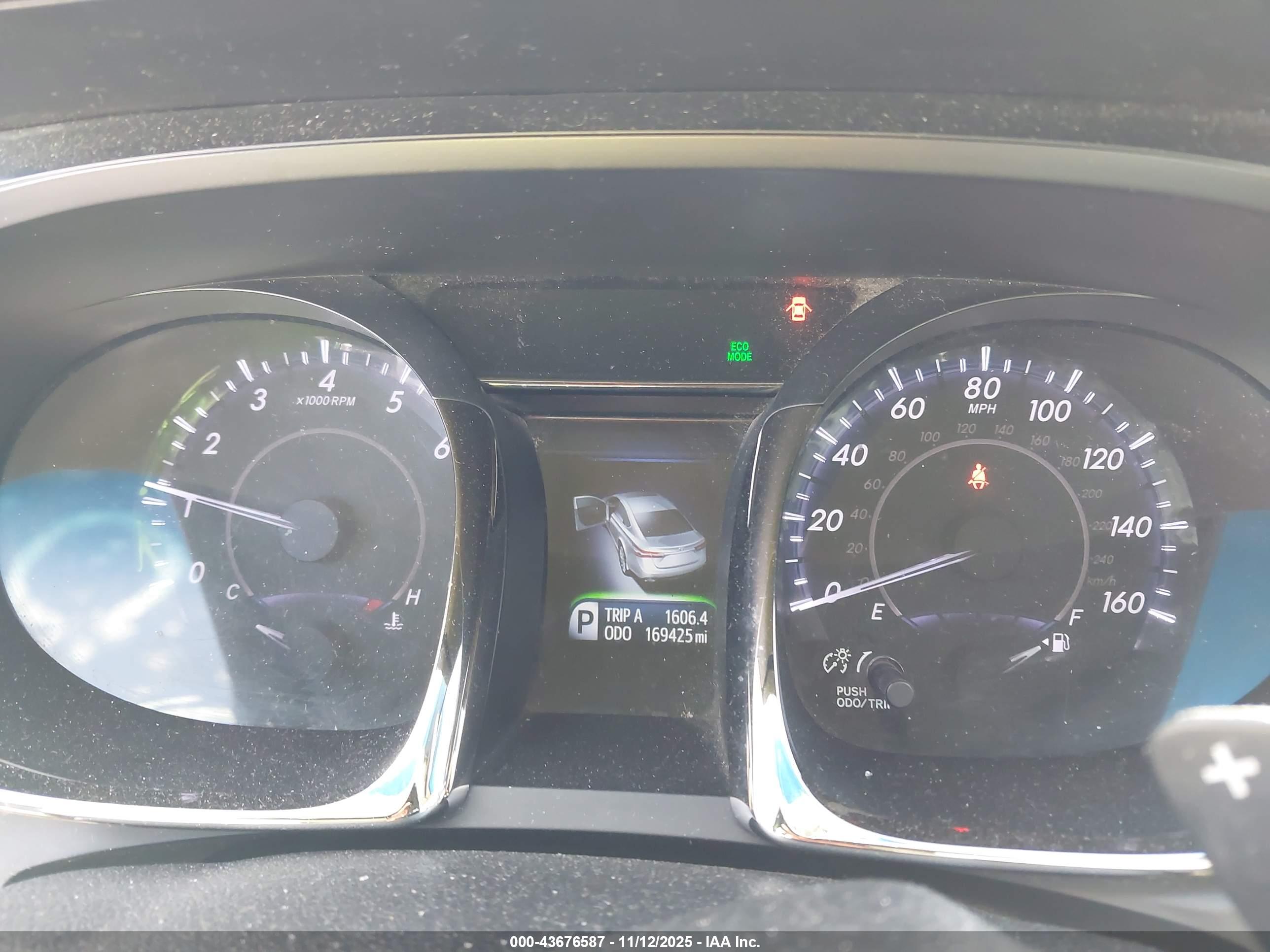 TOYOTA AVALON image 7