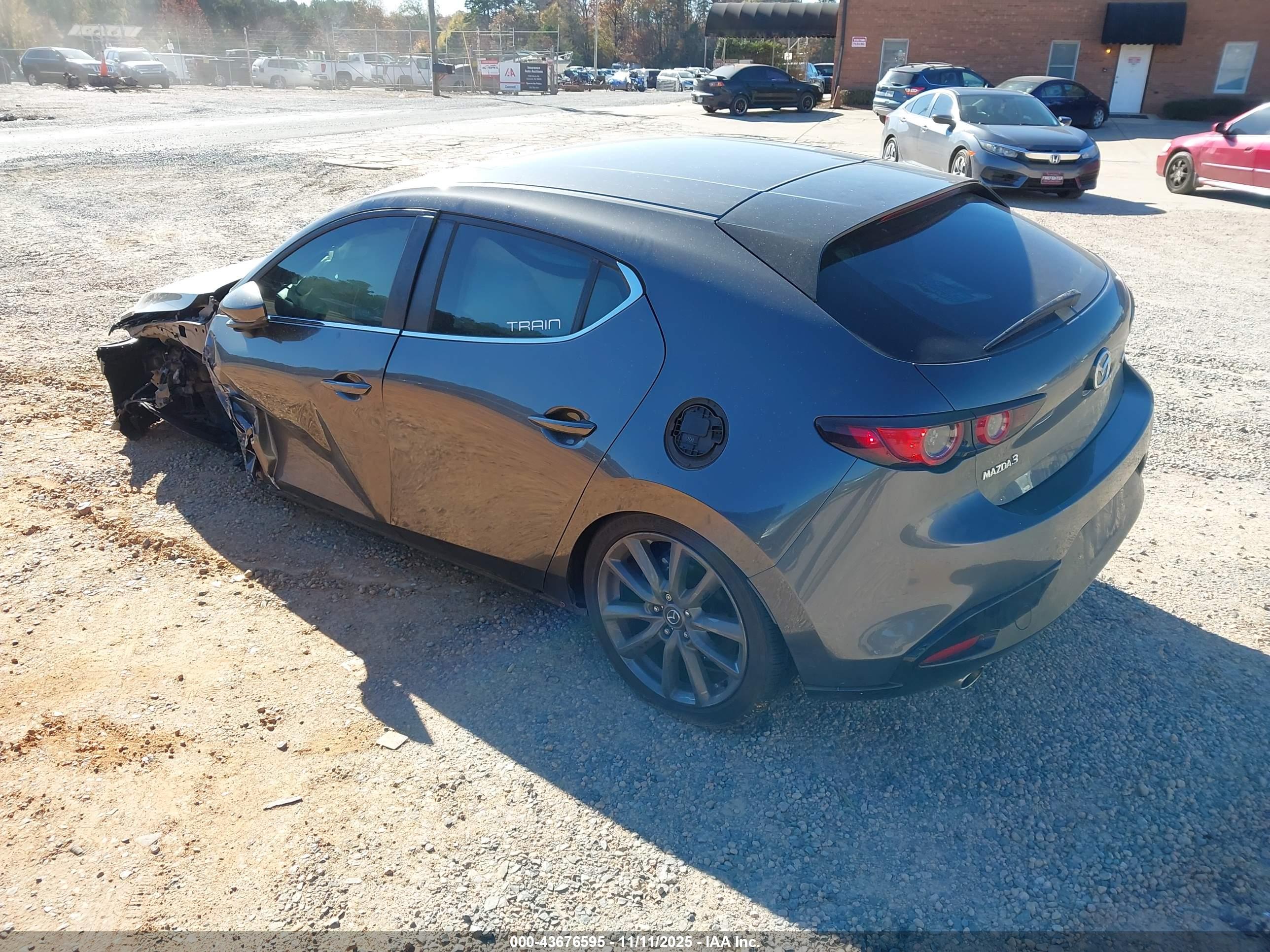 MAZDA MAZDA3 image 3